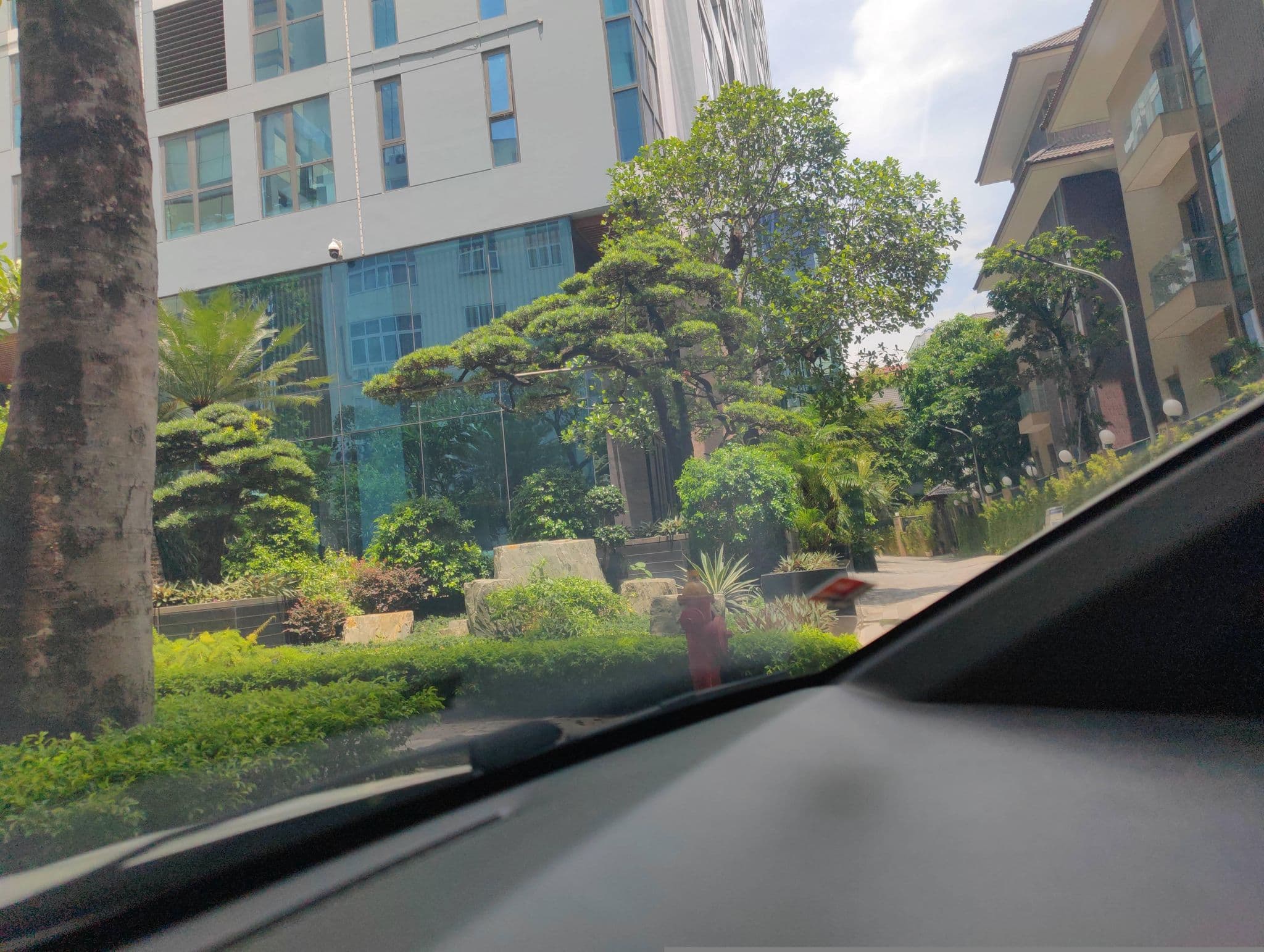 Street view near Oasis Hotel Hanoi, Ô Chợ Dừa — © hn_right_2 (CC BY-SA · Mapillary)