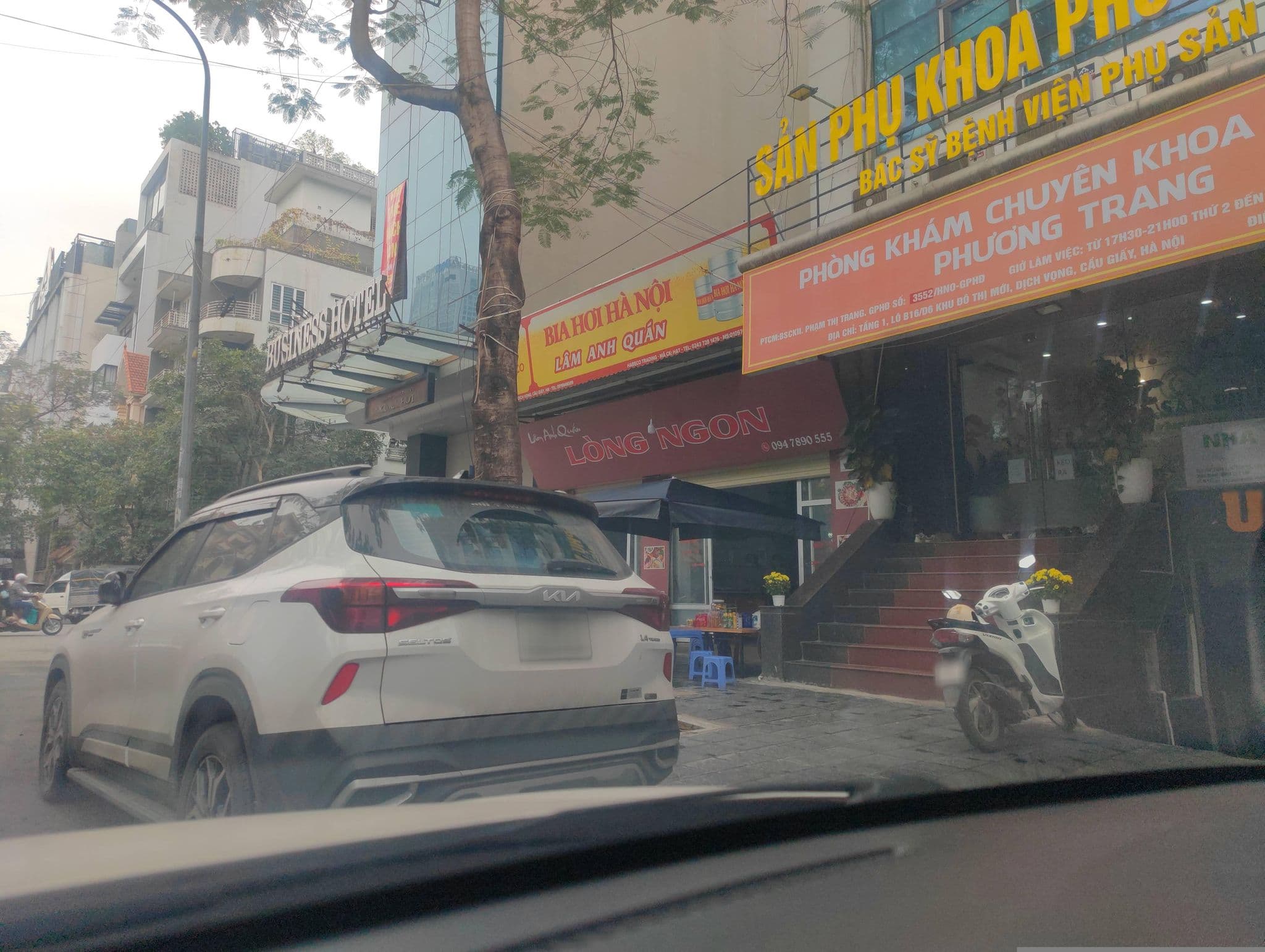 Street view near sakura hotel 2, Mai Dịch — © hn_right_2 (CC BY-SA · Mapillary)