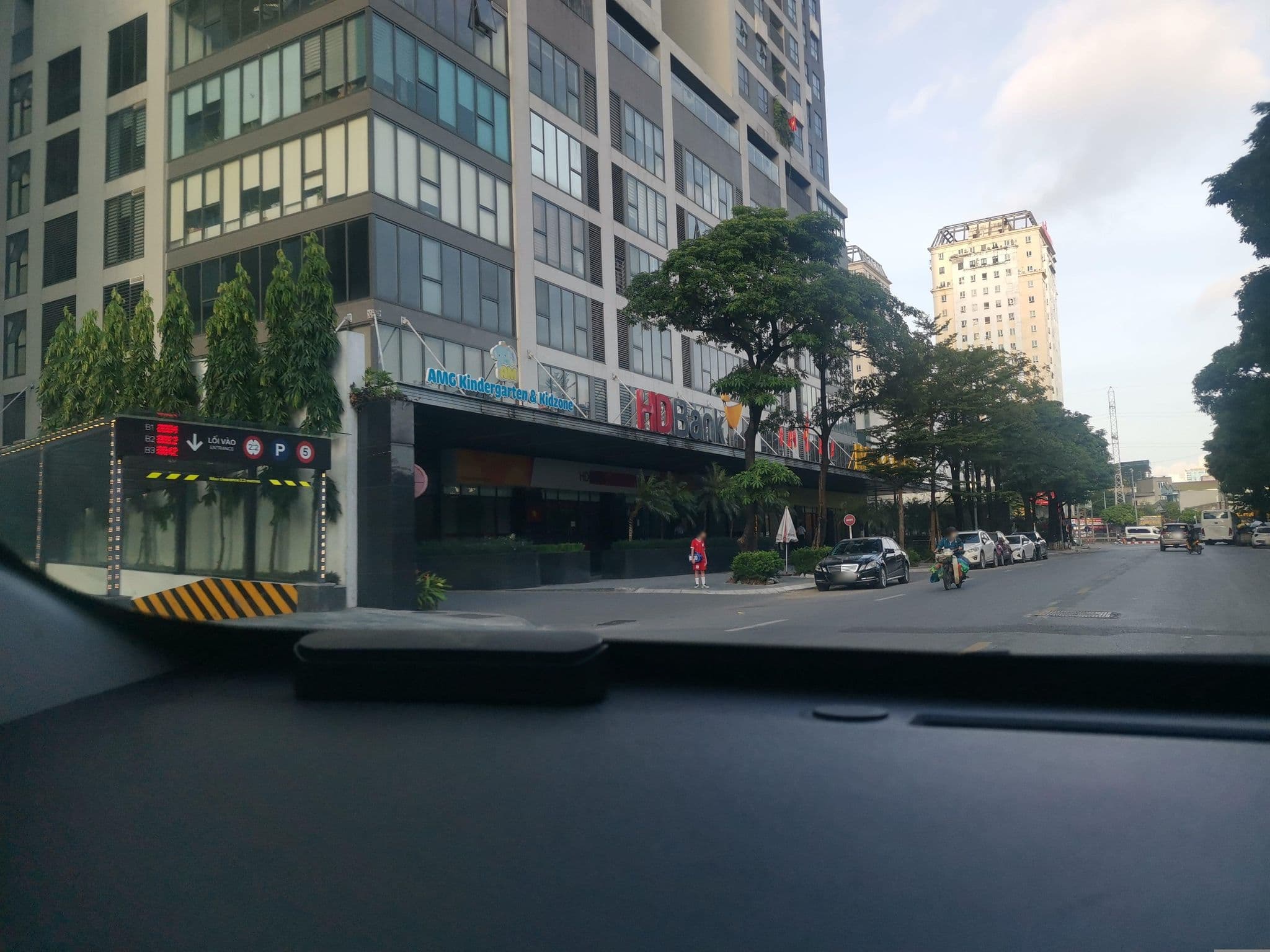 Street view near Eastin Hotel And Residences, Mai Dịch — © hn_left_2 (CC BY-SA · Mapillary)