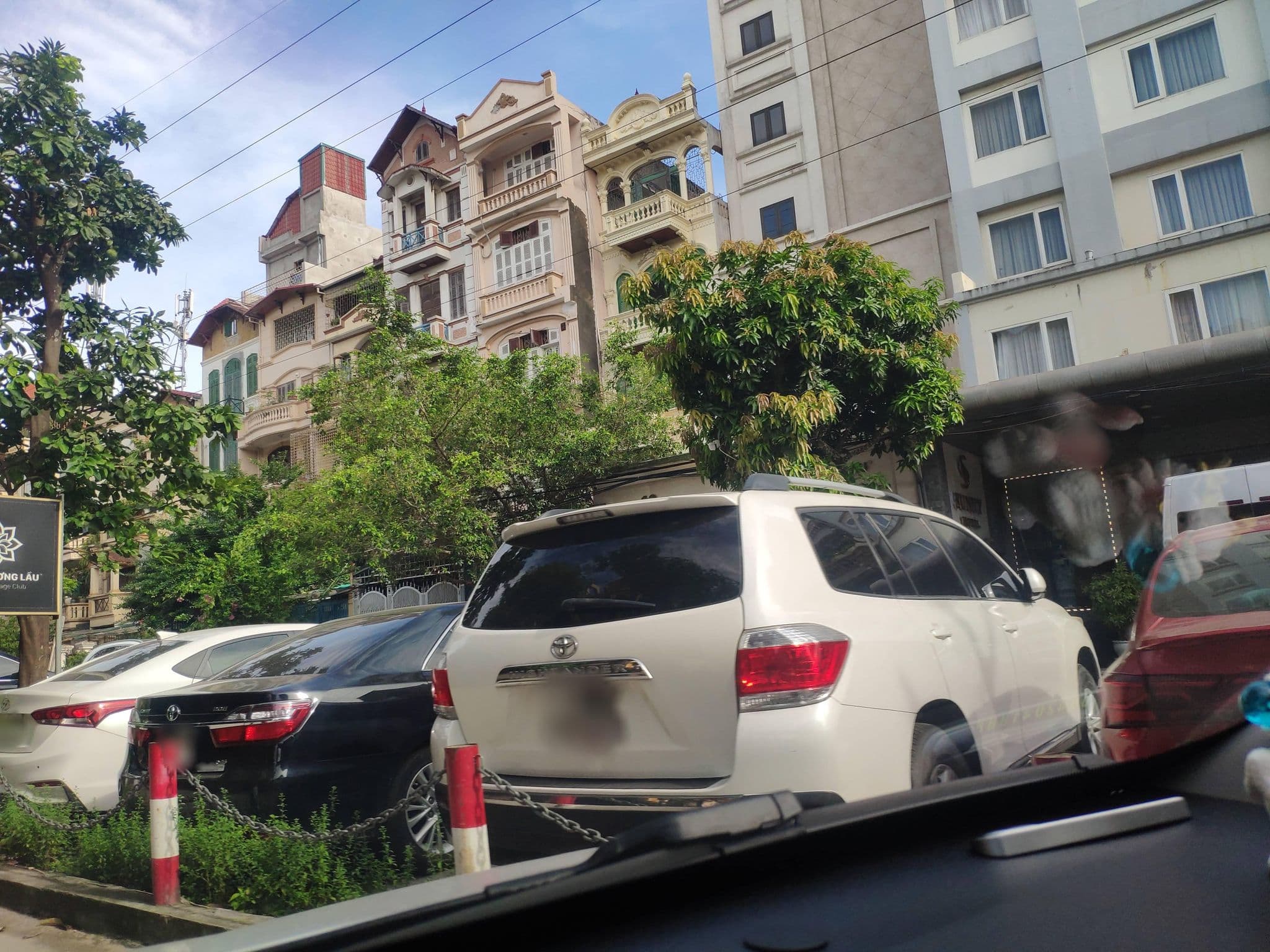 Street view near Sunny Hotel, Ô Chợ Dừa — © hn_right_1 (CC BY-SA · Mapillary)