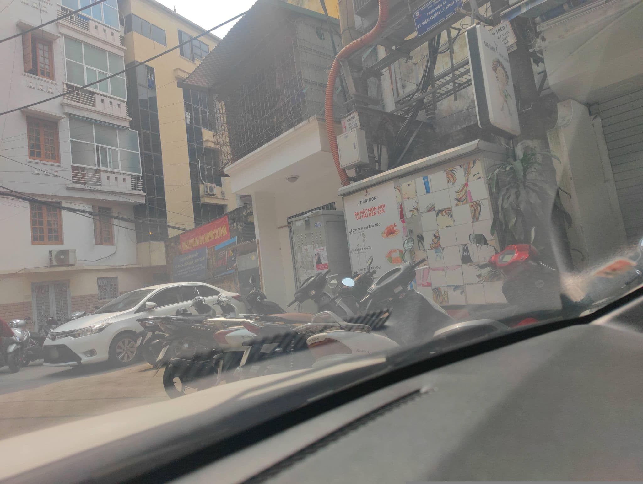 Street view near Grandiose Hotel & Spa, Liễu Giai — © hn_right_2 (CC BY-SA · Mapillary)