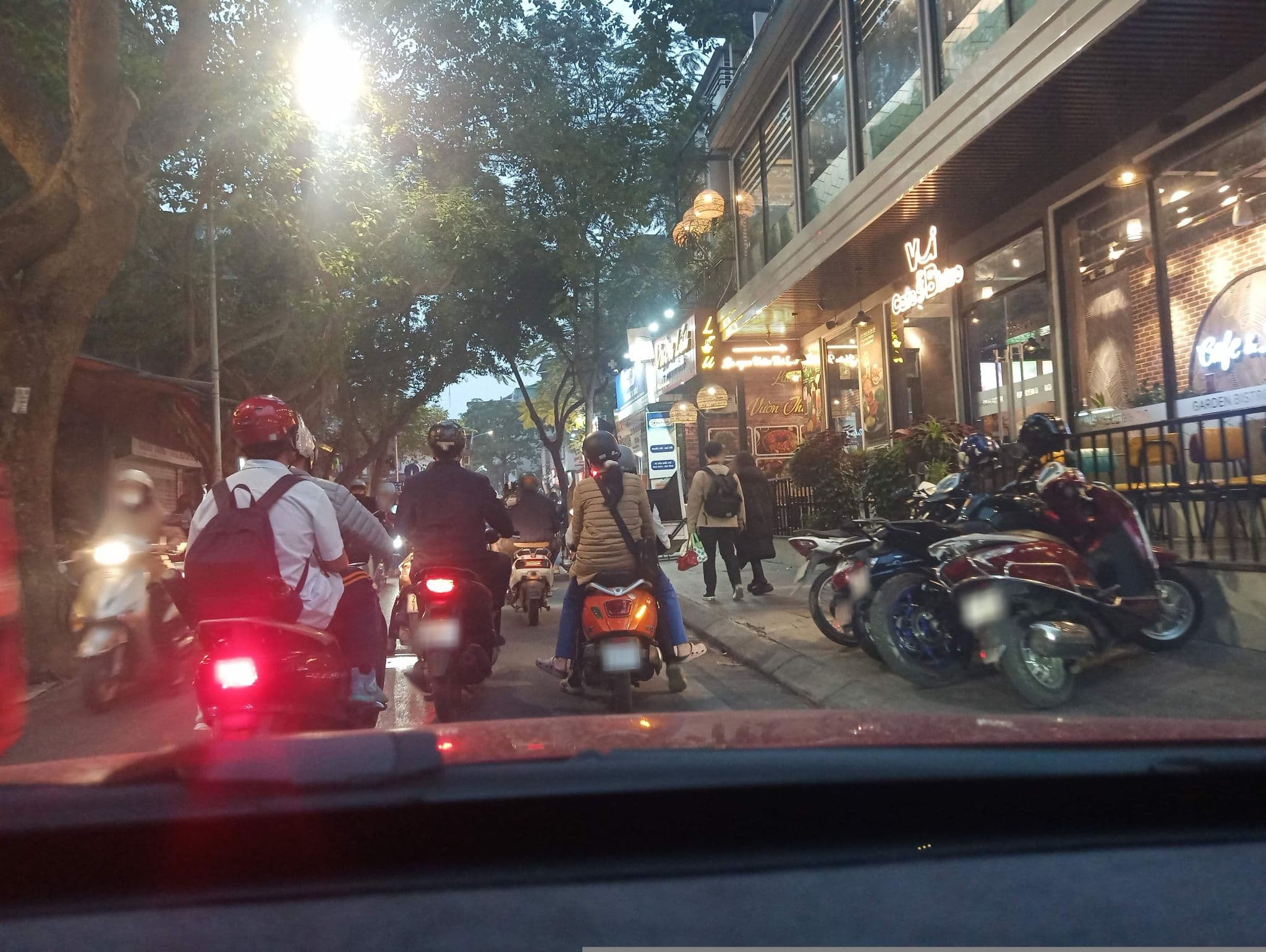 Street view near Capital Garden Hotel Hanoi, Đống Đa — © hn_front_1 (CC BY-SA · Mapillary)