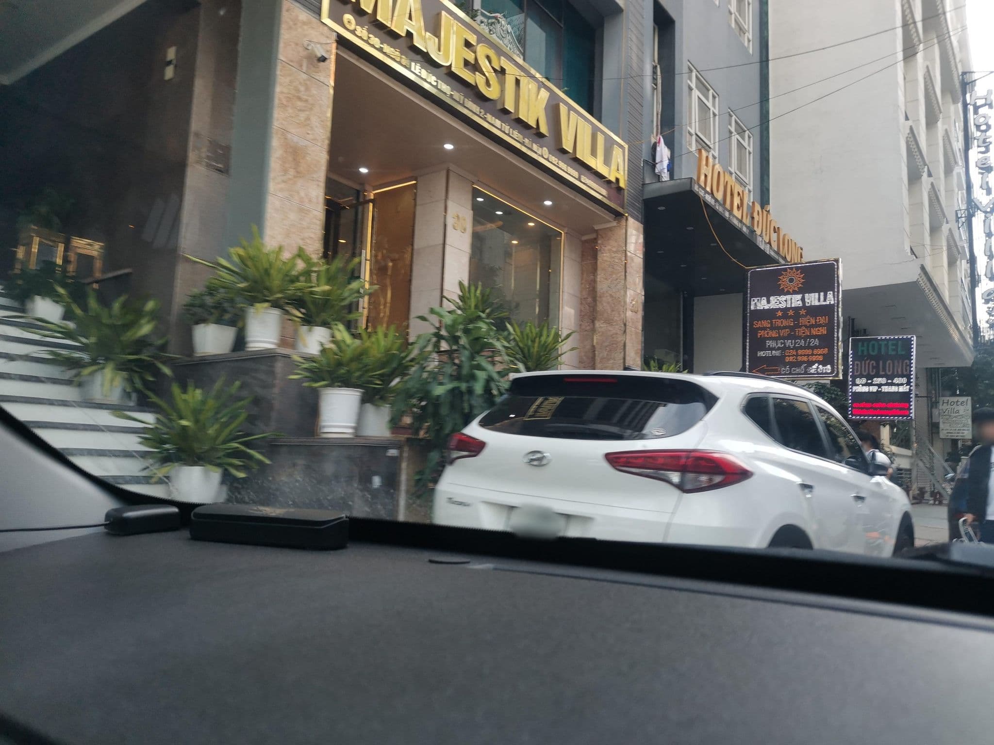 Street view near Hotel X6, Cầu Diễn — © hn_left_2 (CC BY-SA · Mapillary)