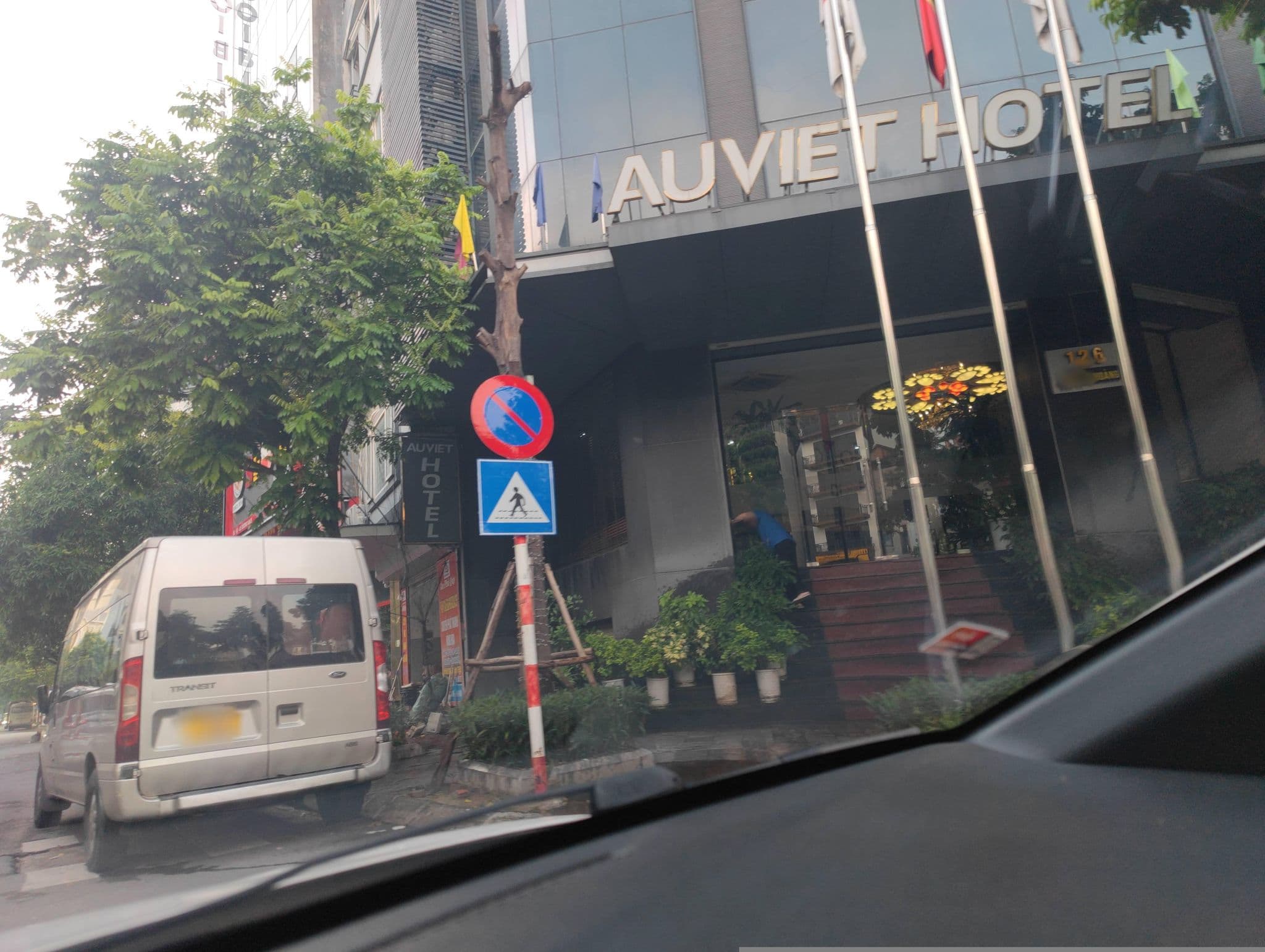Street view near AUVIET HOTEL, Cầu Diễn — © hn_right_2 (CC BY-SA · Mapillary)