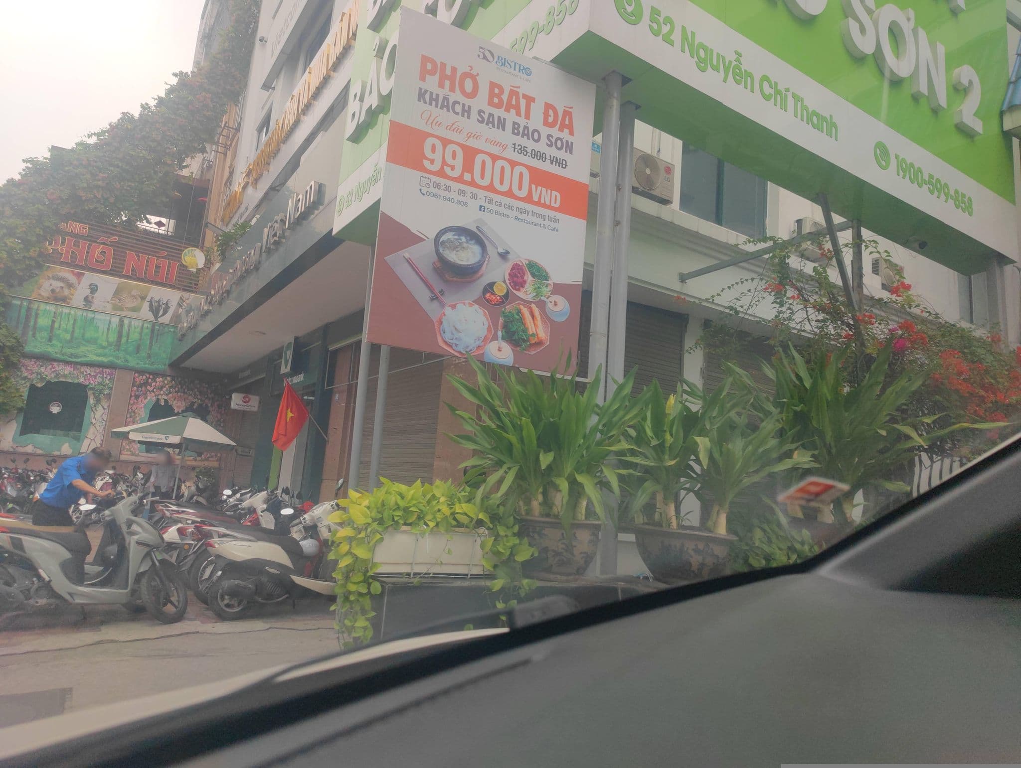 Street view near Sunrise Hotel, Láng Thượng — © hn_right_2 (CC BY-SA · Mapillary)