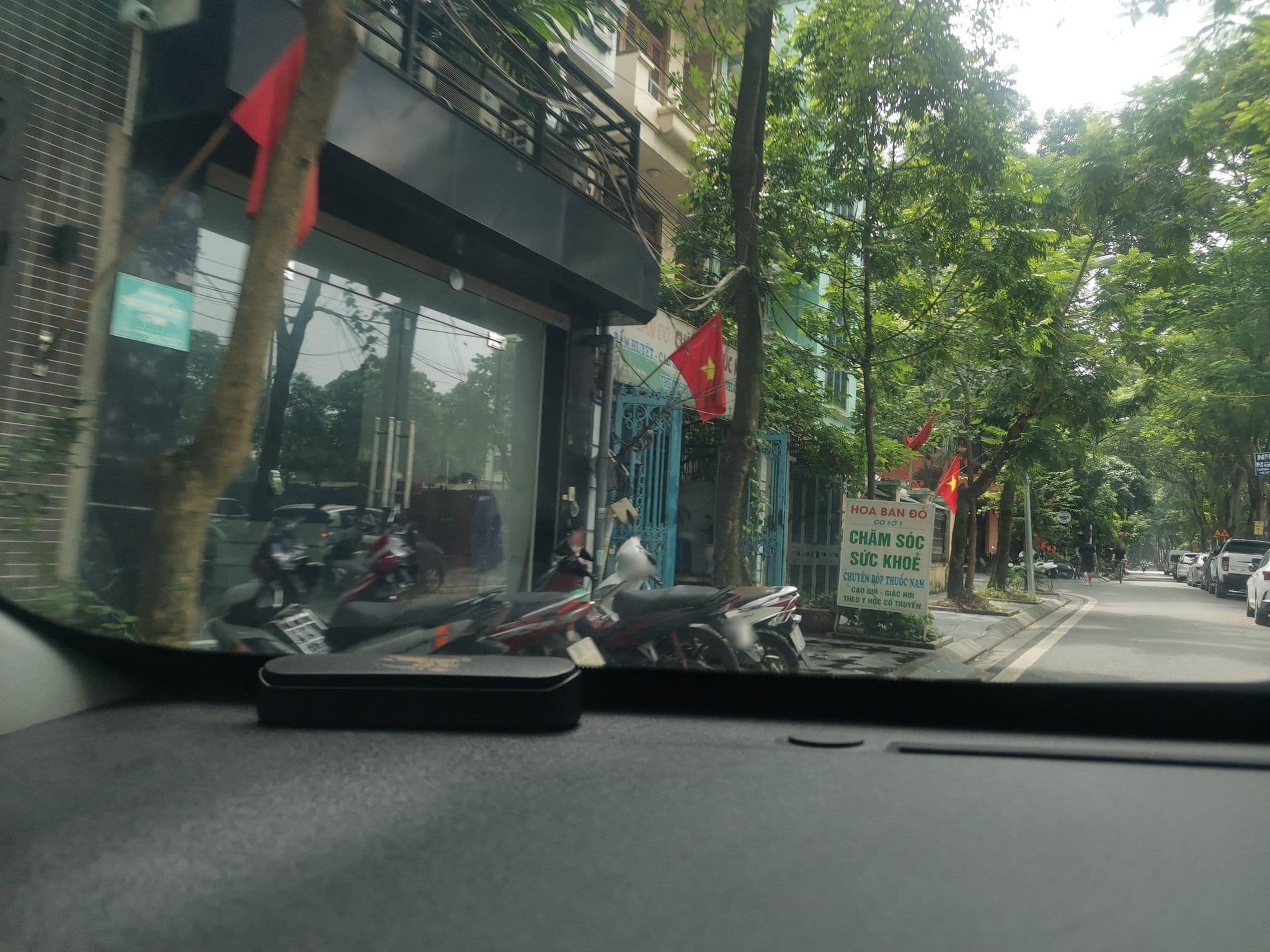 Street view near Hotel Van Anh, Bạch Mai — © hn_left_2 (CC BY-SA · Mapillary)