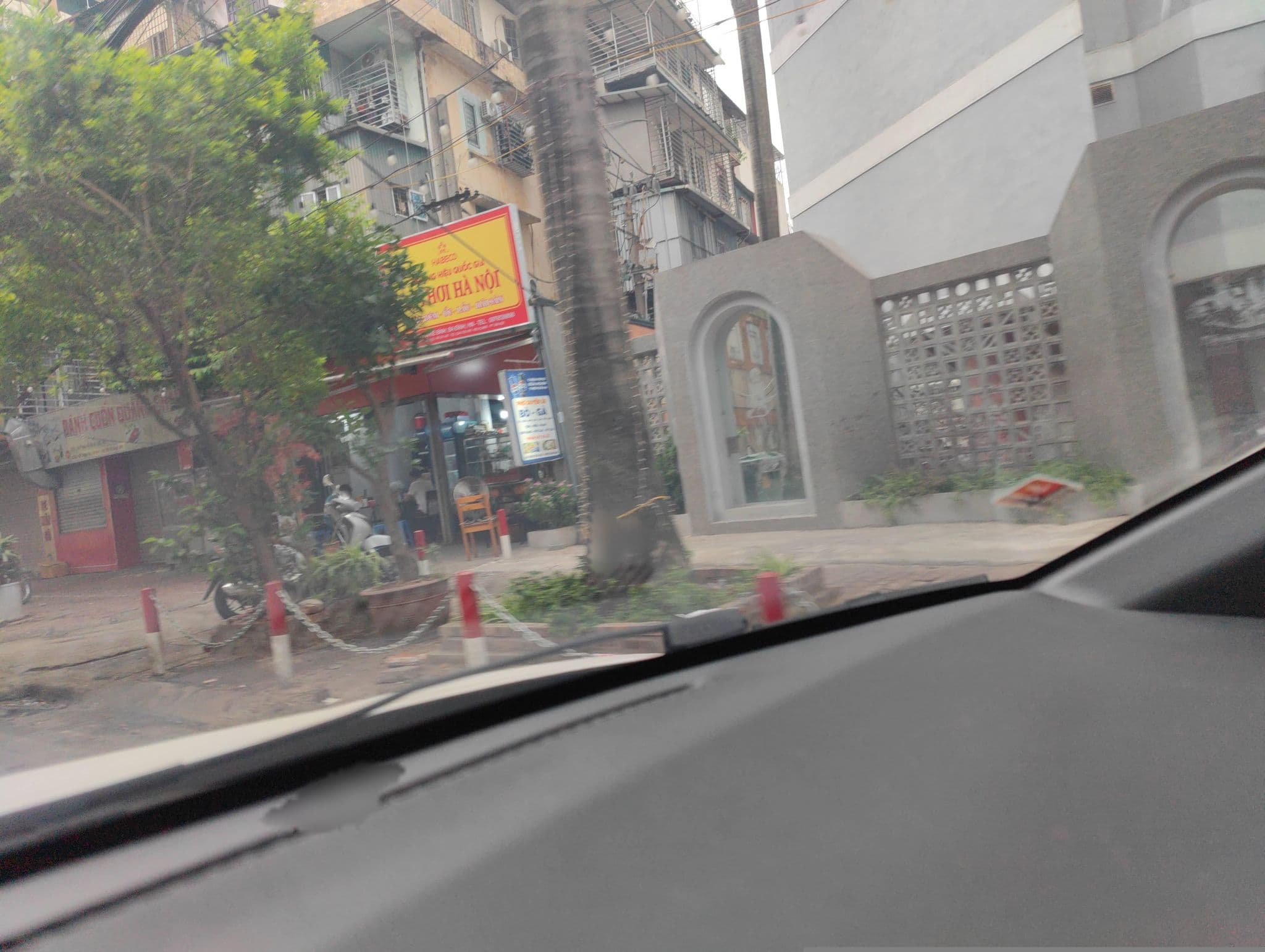 Street view near APEC Hotel 46 Phan Kế Bính, Liễu Giai — © hn_right_2 (CC BY-SA · Mapillary)