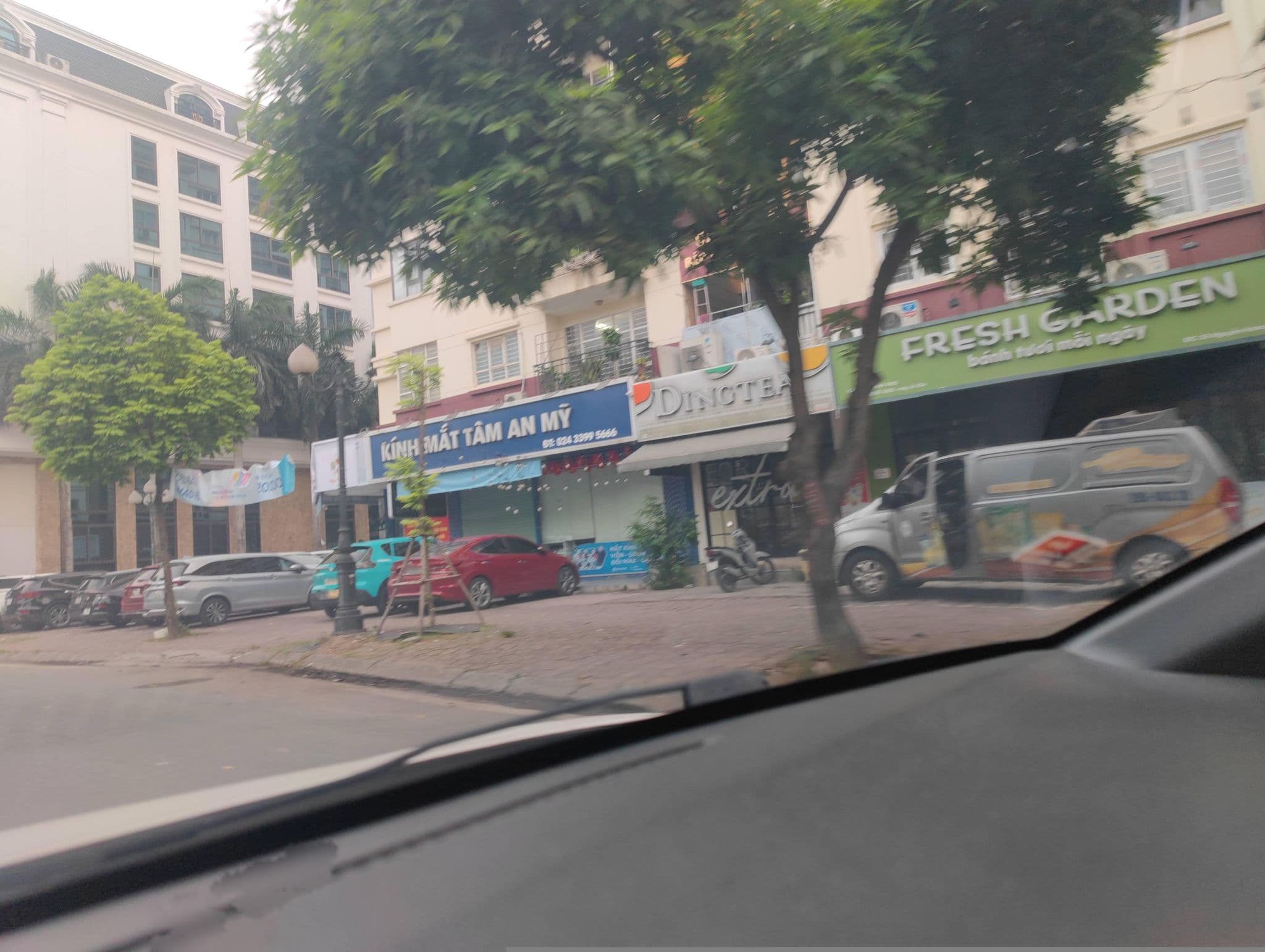 Street view near Ăn Sáng Tại Gường, Mai Dịch — © hn_right_2 (CC BY-SA · Mapillary)