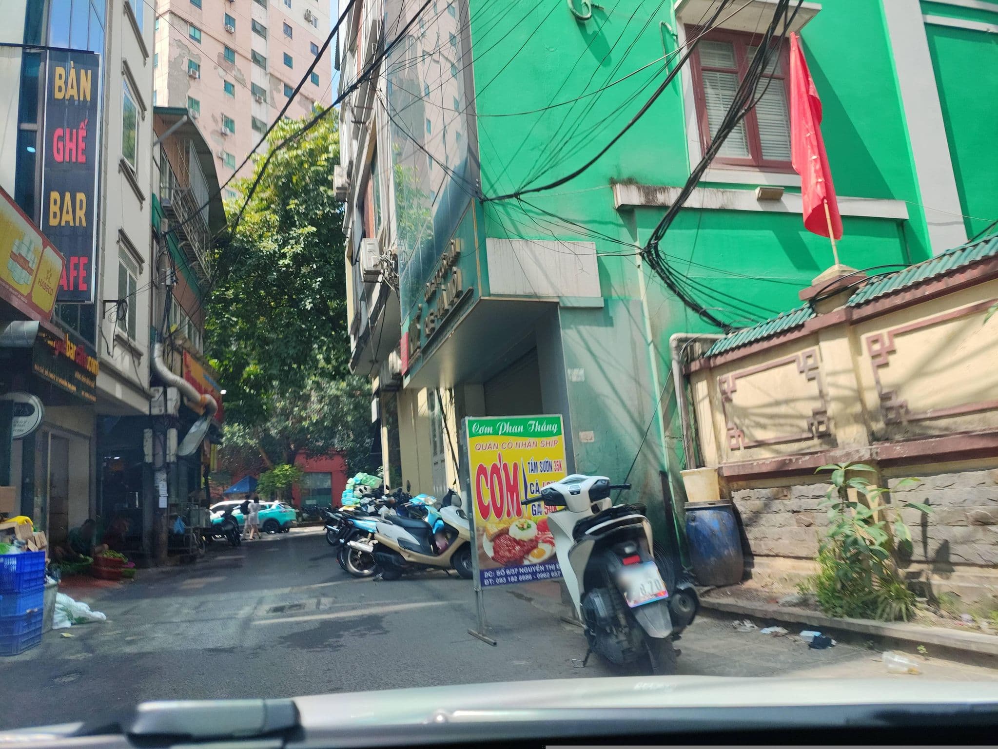 Street view near Nhà Nghỉ Tây Đô, Láng Thượng — © hn_right_1 (CC BY-SA · Mapillary)