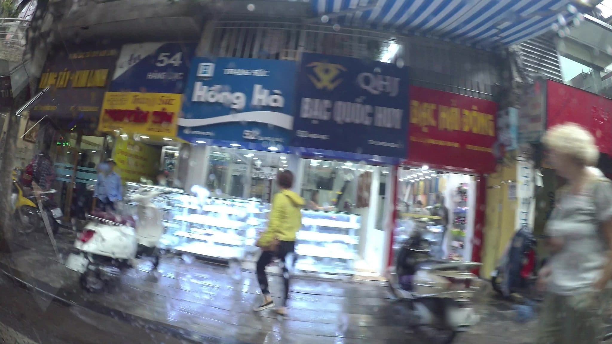 Street view near Golden Wings Hotel, Hoàn Kiếm — © kaart_3 (CC BY-SA · Mapillary)