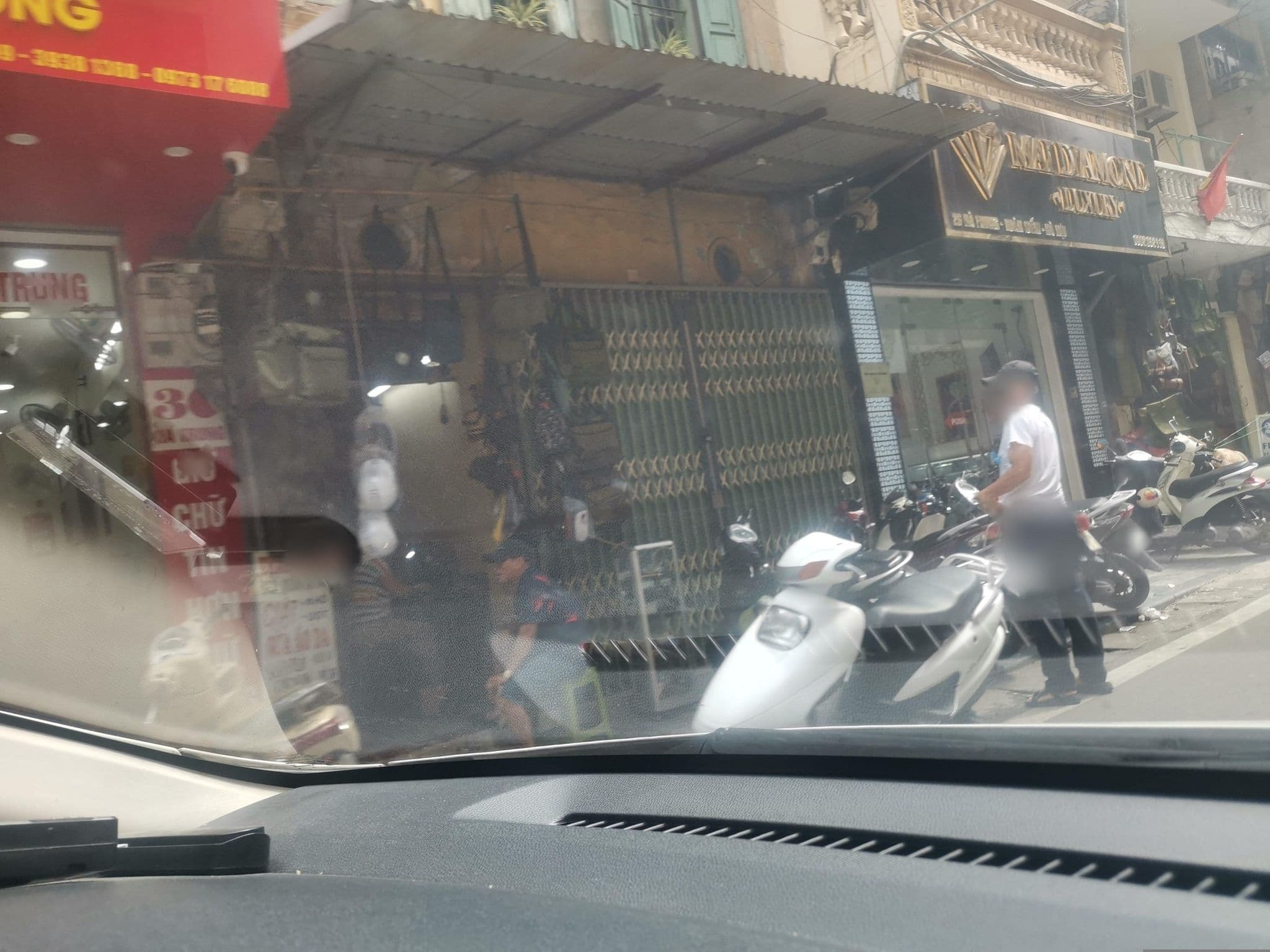 Street view near Lullaby Hotel Ngõ Trạm, Hoàn Kiếm — © hn_left_2 (CC BY-SA · Mapillary)