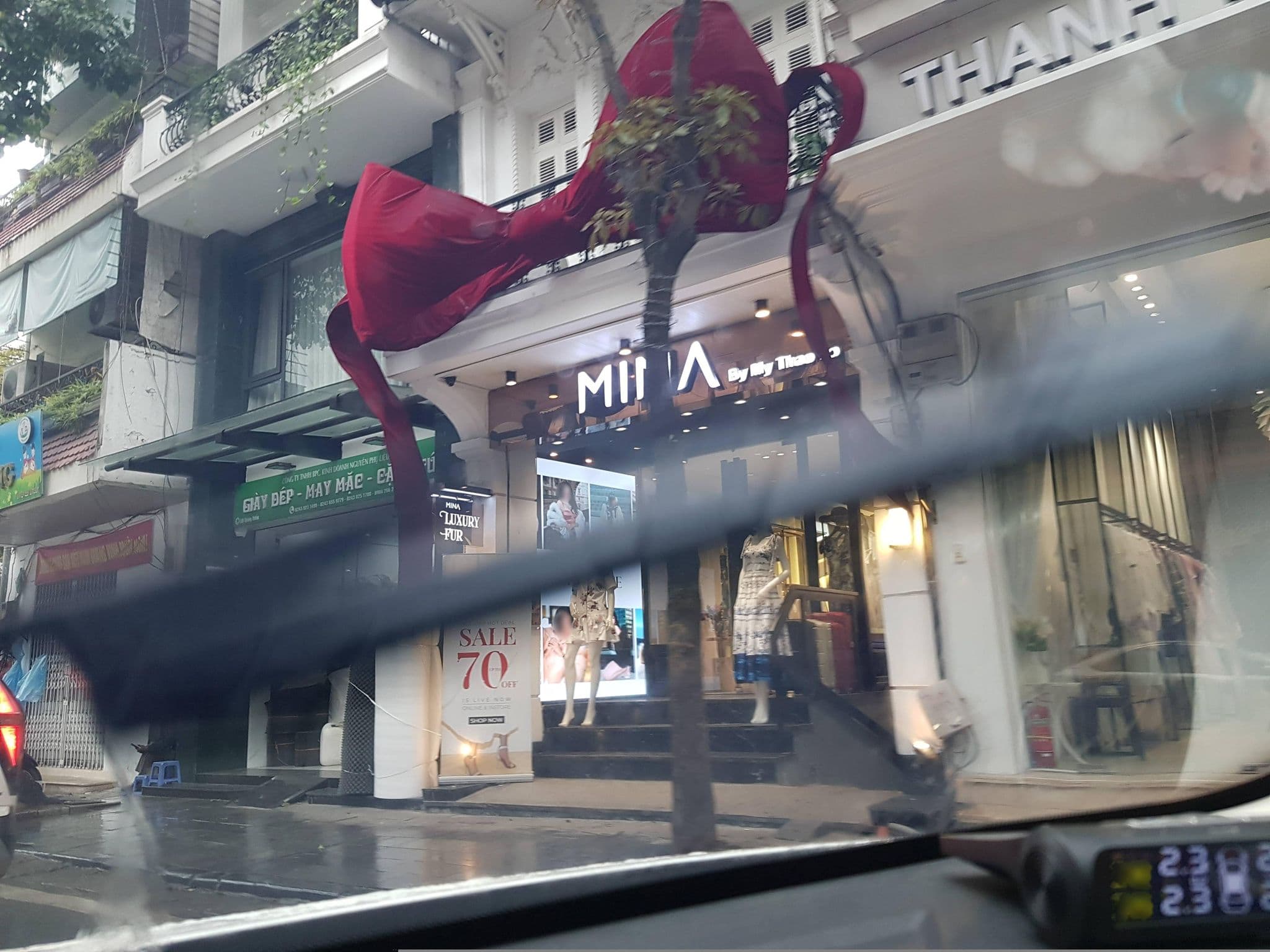 Street view near Hanoi Rendezvous Hotel, Hoàn Kiếm — © hn_right_1 (CC BY-SA · Mapillary)
