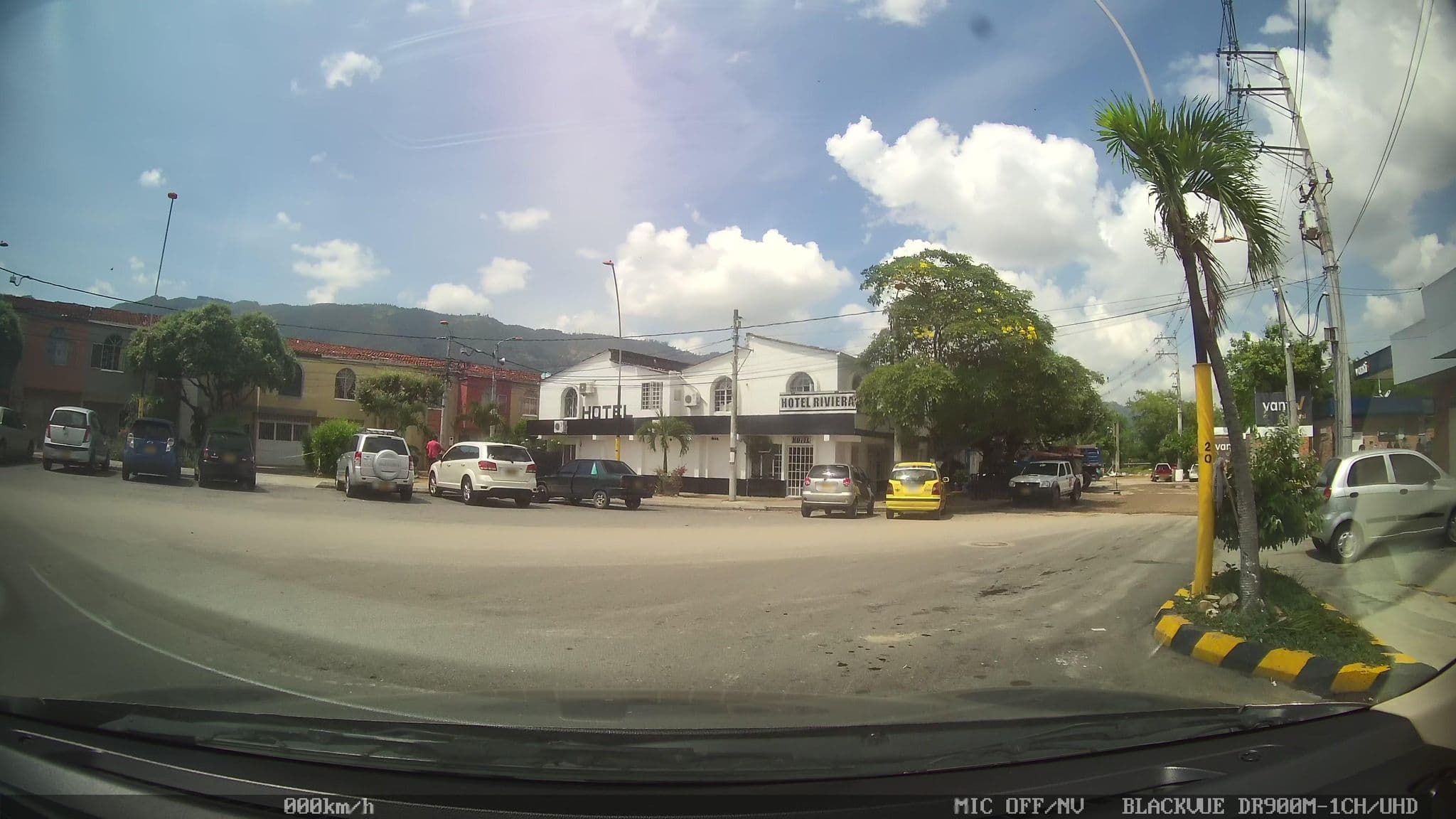 Street view near Hotel Riviera, Girón — © kaart_2 (CC BY-SA · Mapillary)