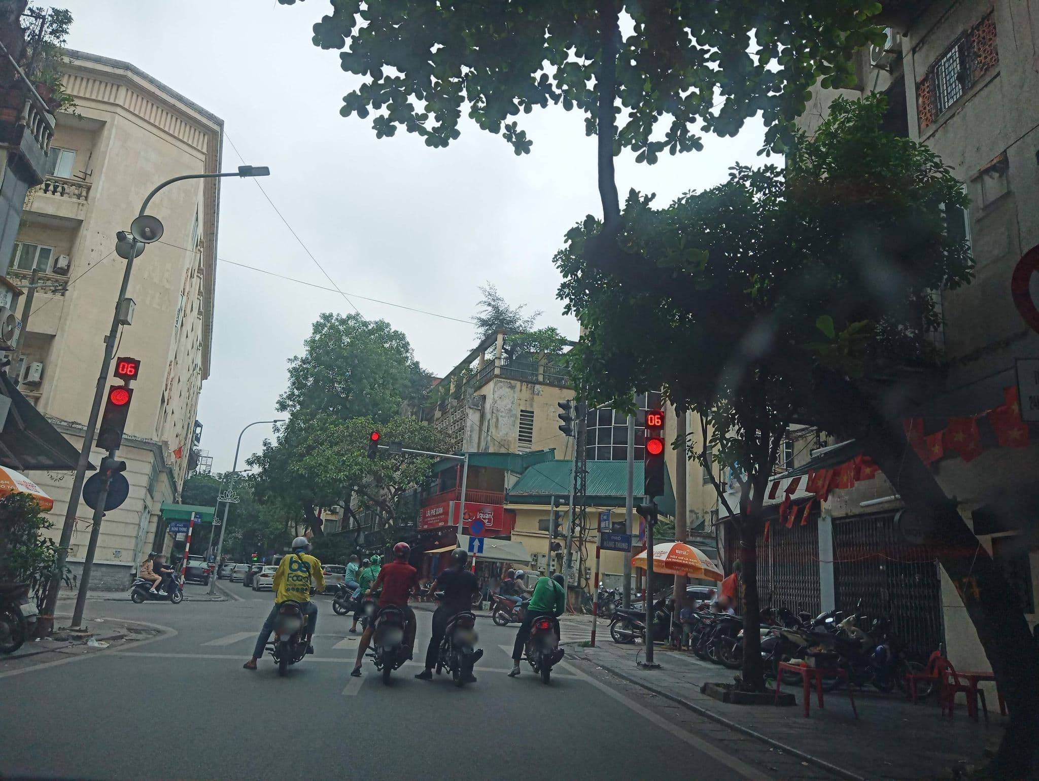 Street view near New Star, Hoàn Kiếm — © hn_front_1 (CC BY-SA · Mapillary)