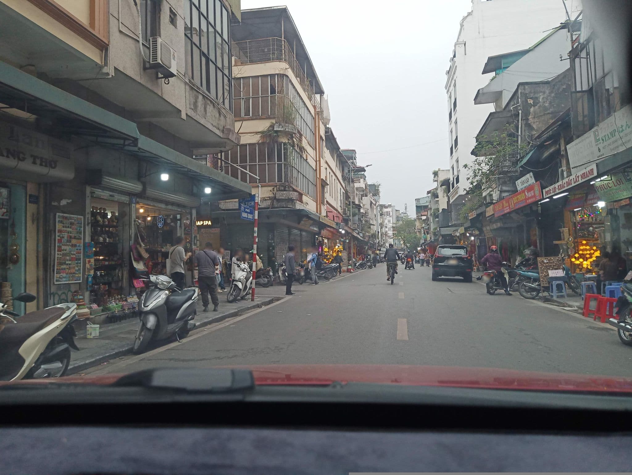 Street view near Hanoi victory hotel, Hoàn Kiếm — © hn_front_1 (CC BY-SA · Mapillary)