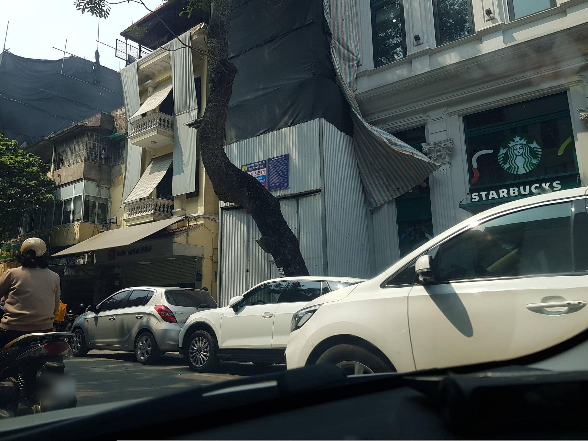 Street view near Hanoi Blues Hostel, Hoàn Kiếm — © hn_right_1 (CC BY-SA · Mapillary)