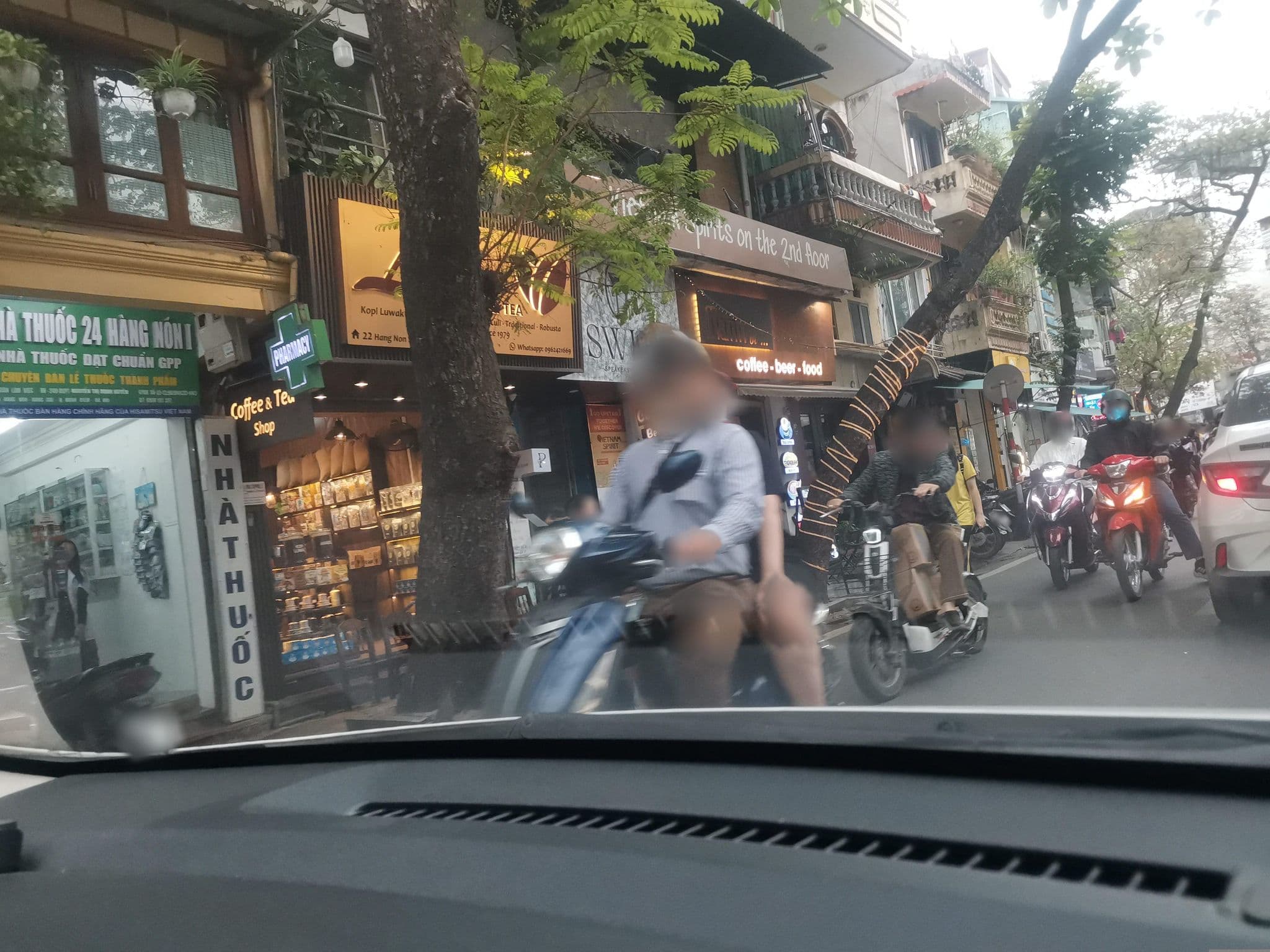 Street view near Tin Tin Hotel, Hoàn Kiếm — © hn_left_2 (CC BY-SA · Mapillary)