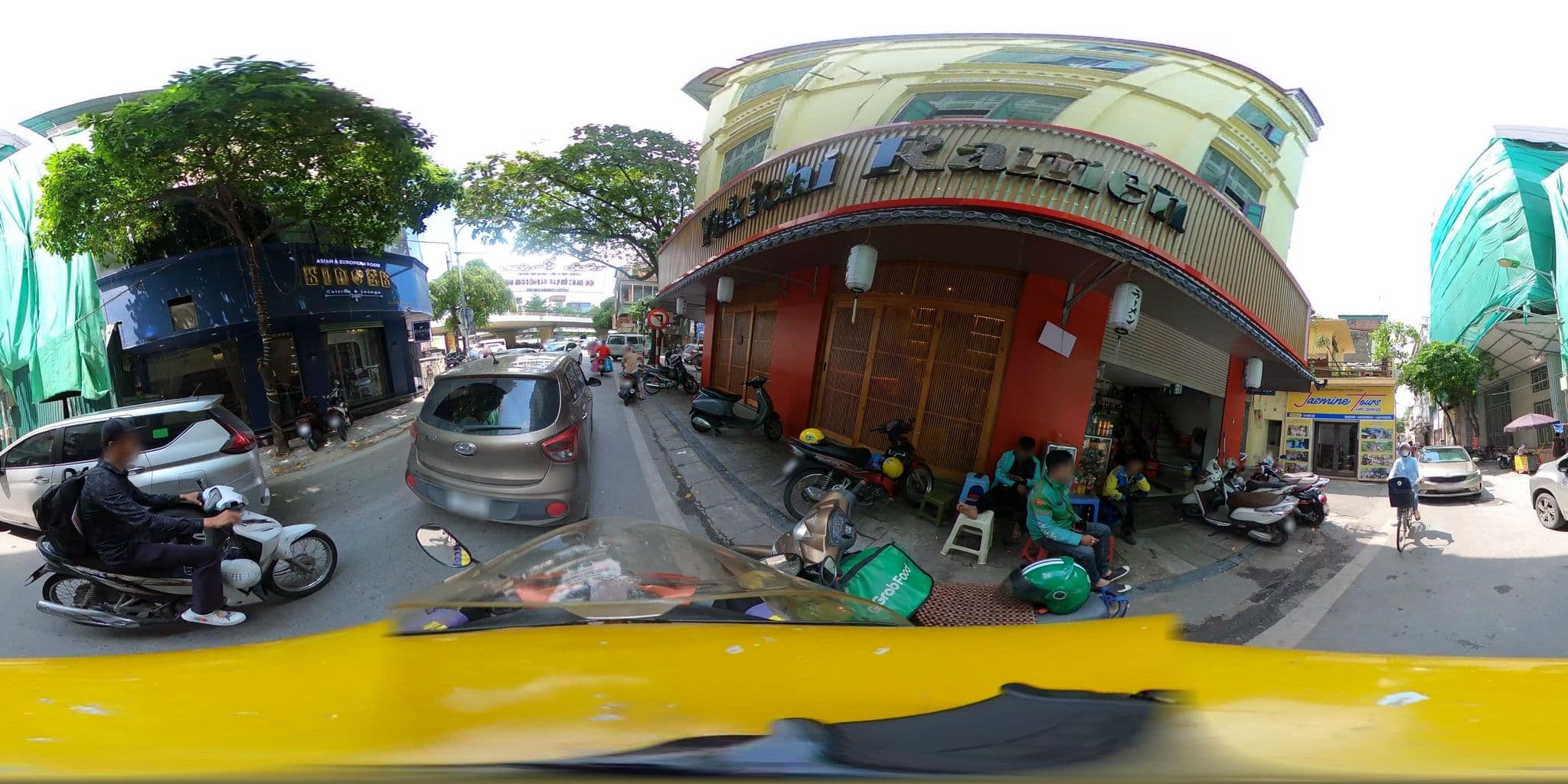 Street view near Hanoi Era Hotel, Hoàn Kiếm — © bemaps_hn_kien (CC BY-SA · Mapillary)
