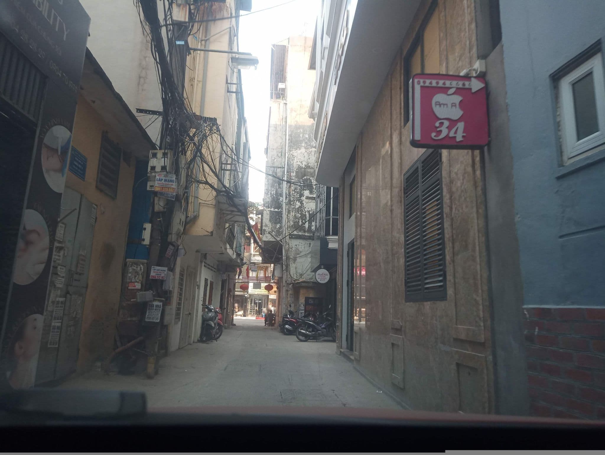 Street view near Hồng Hải hotel I, Ô Chợ Dừa — © hn_front_1 (CC BY-SA · Mapillary)