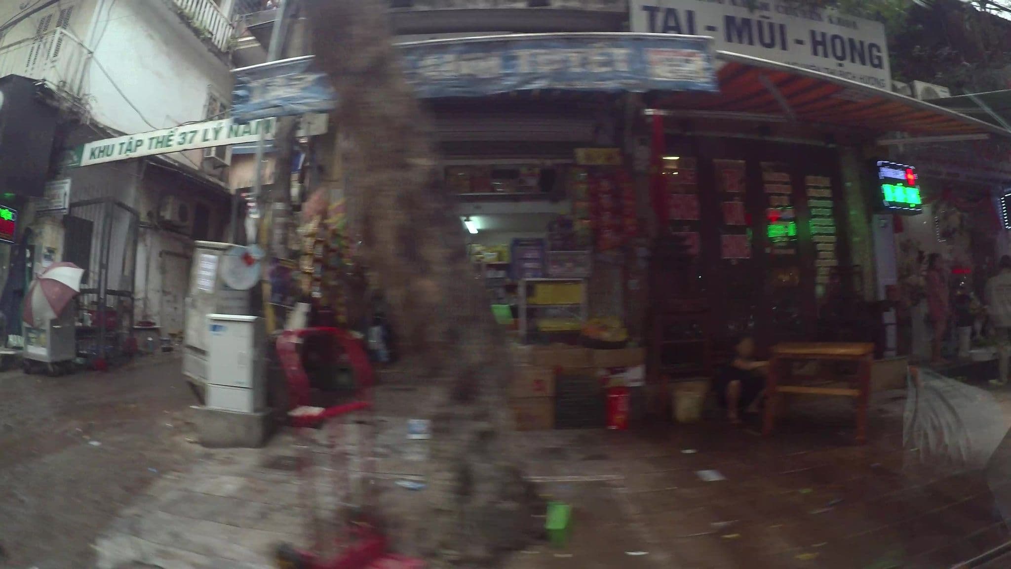 Street view near Rey Hotel, Hoàn Kiếm — © kaart_3 (CC BY-SA · Mapillary)