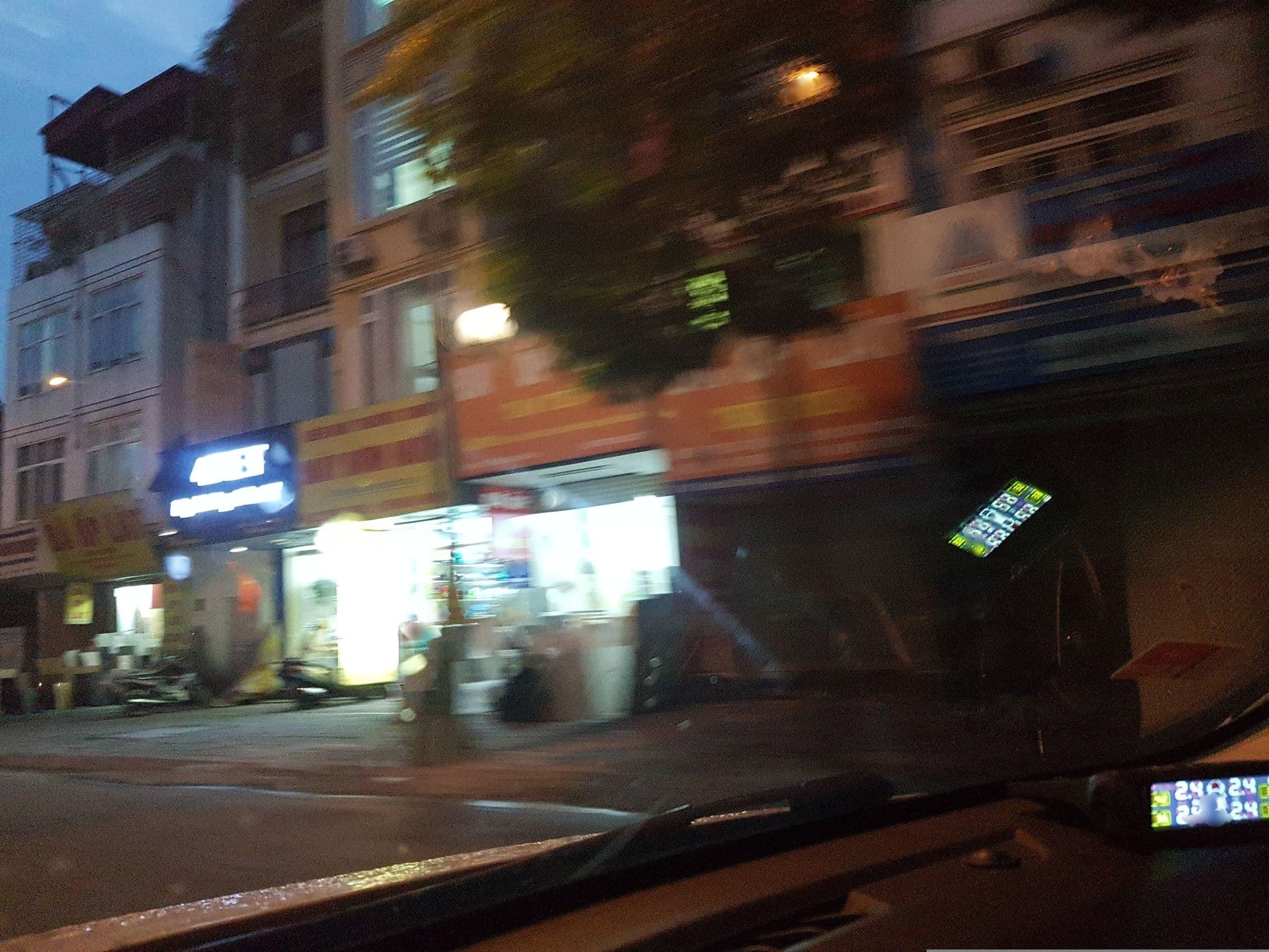 Street view near Nhà khách Bộ Quốc phòng (Trường Chinh), Trung Phụng — © hn_right_1 (CC BY-SA · Mapillary)