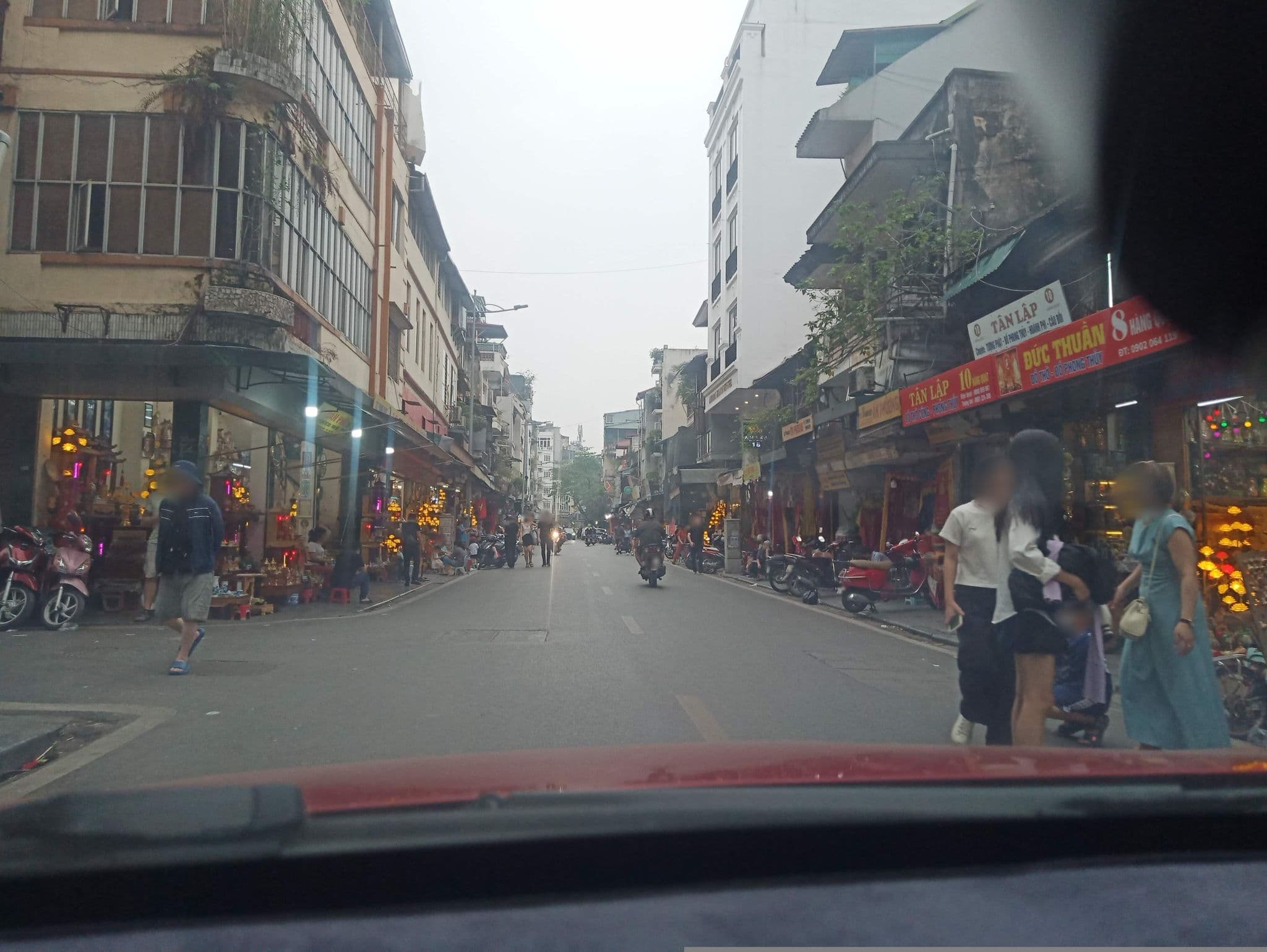 Street view near Hanoi Focus Hotel, Hoàn Kiếm — © hn_front_1 (CC BY-SA · Mapillary)