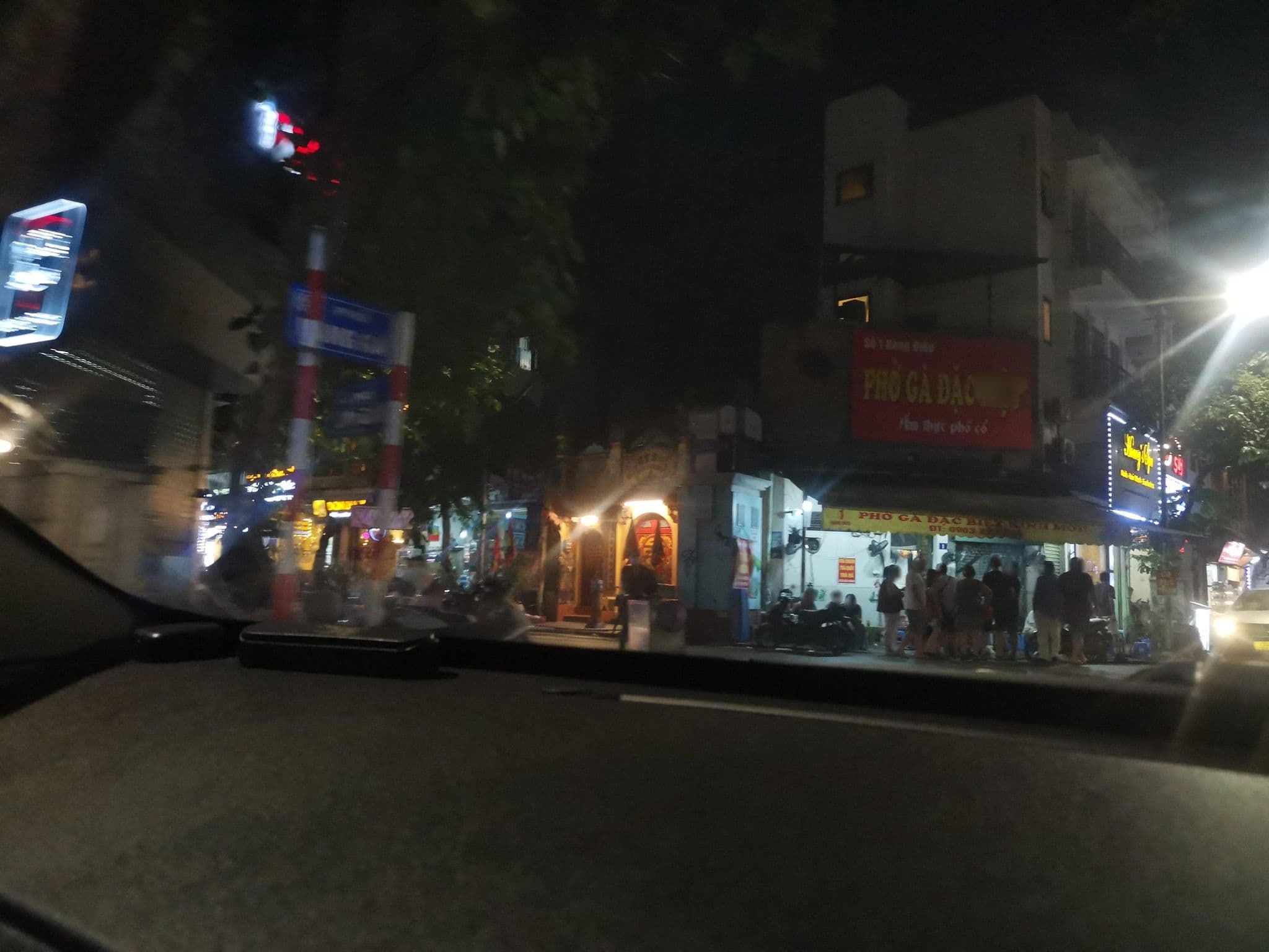 Street view near AZ Hanoi Hostel, Hoàn Kiếm — © hn_left_2 (CC BY-SA · Mapillary)