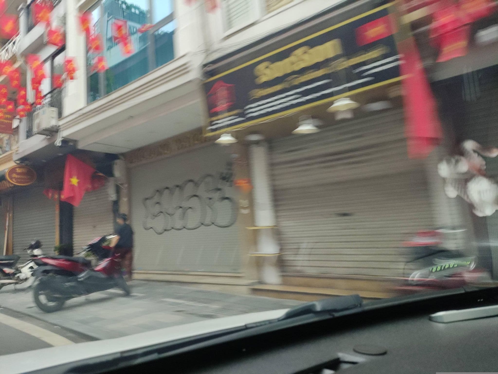 Street view near Jysk Guesthouse, Hoàn Kiếm — © hn_right_1 (CC BY-SA · Mapillary)