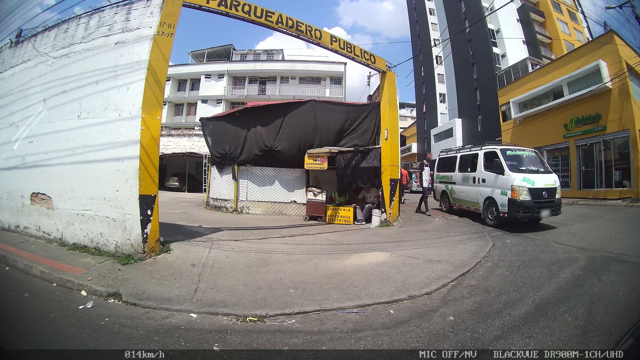 Street view near Hotel Carolina, Bucaramanga — © kaart_2 (CC BY-SA · Mapillary)