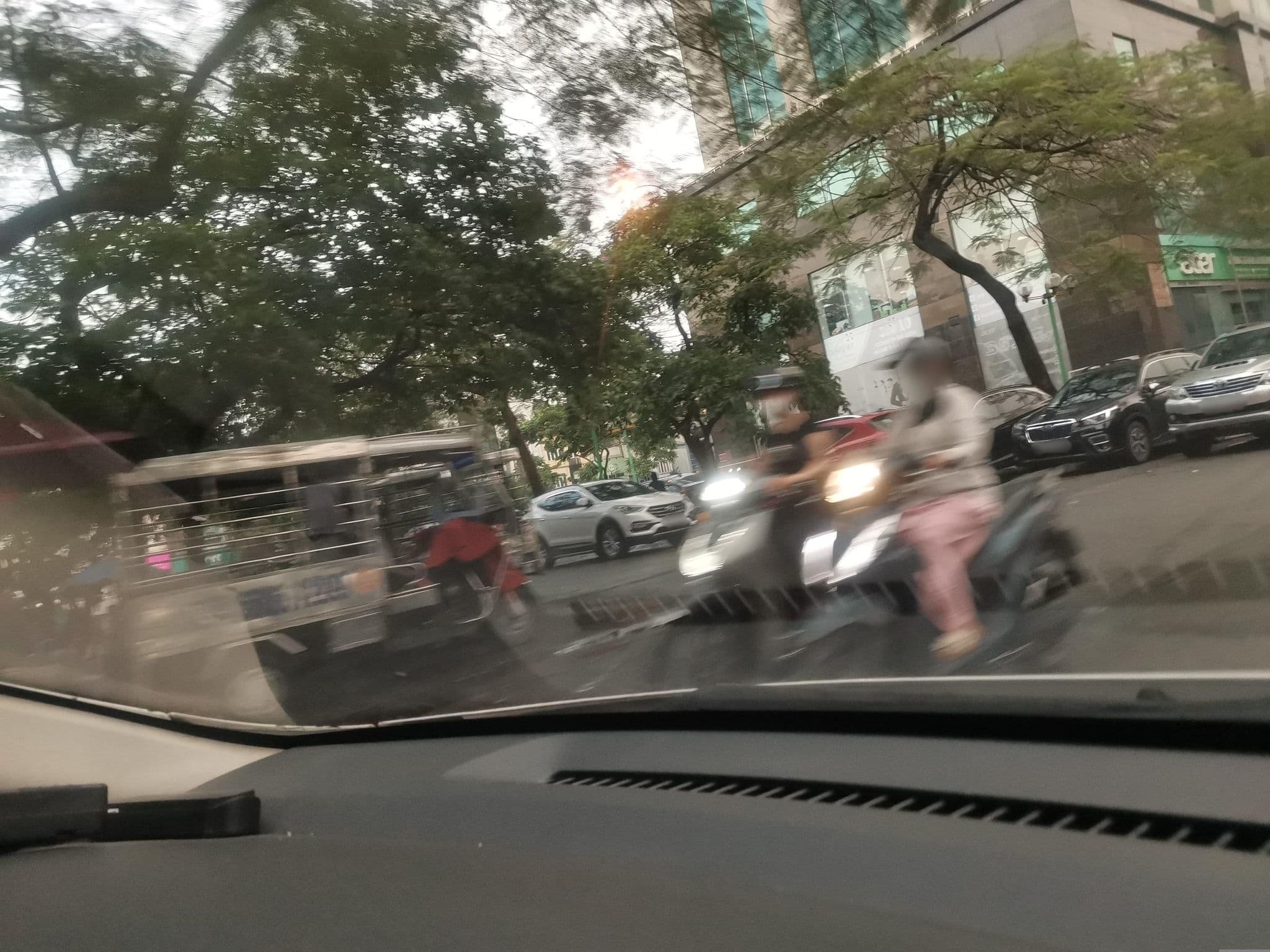Street view near Hoa Hong hotel 2, Hai Bà Trưng — © hn_left_2 (CC BY-SA · Mapillary)