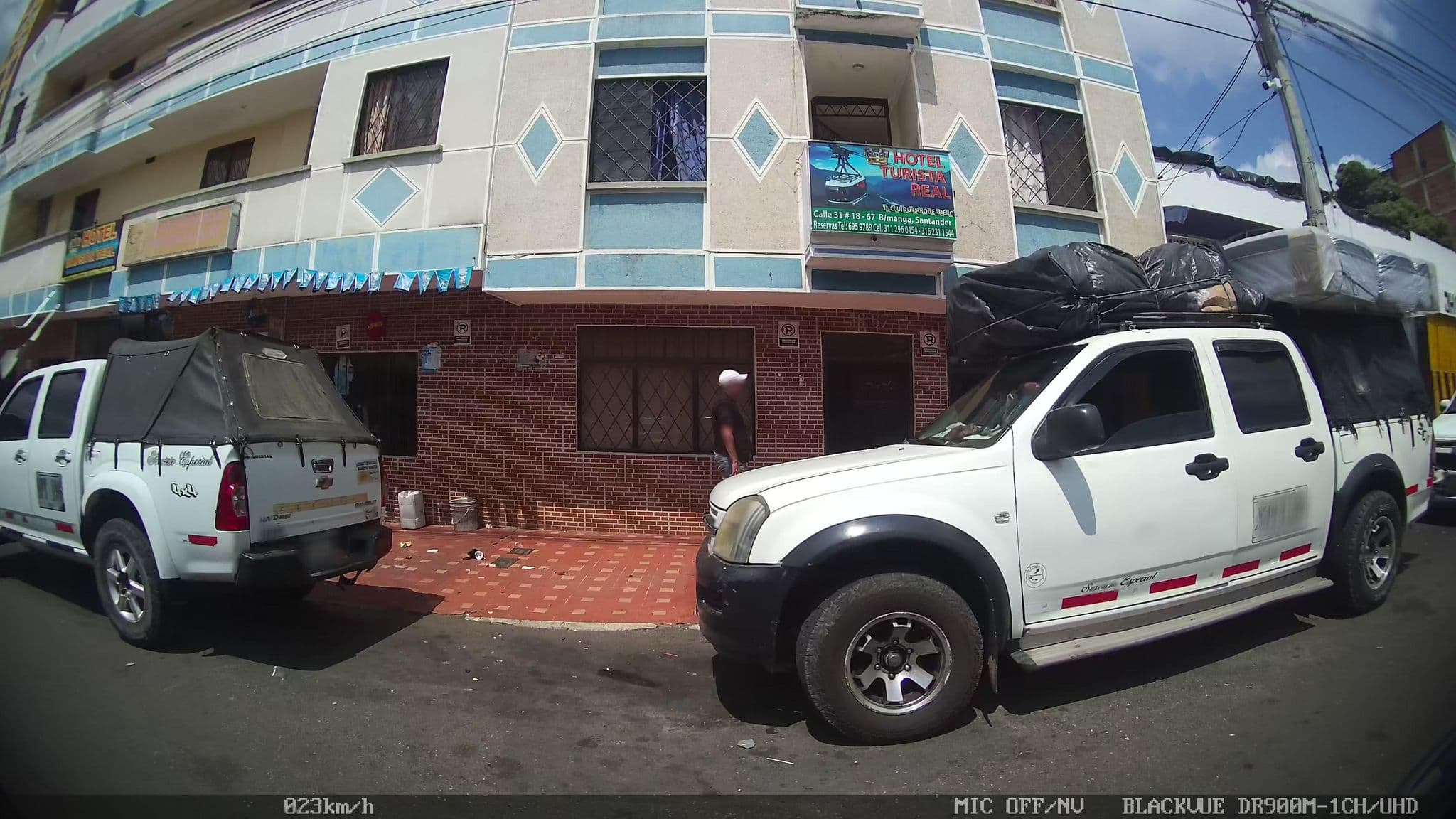 Street view near Hotel Mansión Real, Bucaramanga — © kaart_2 (CC BY-SA · Mapillary)