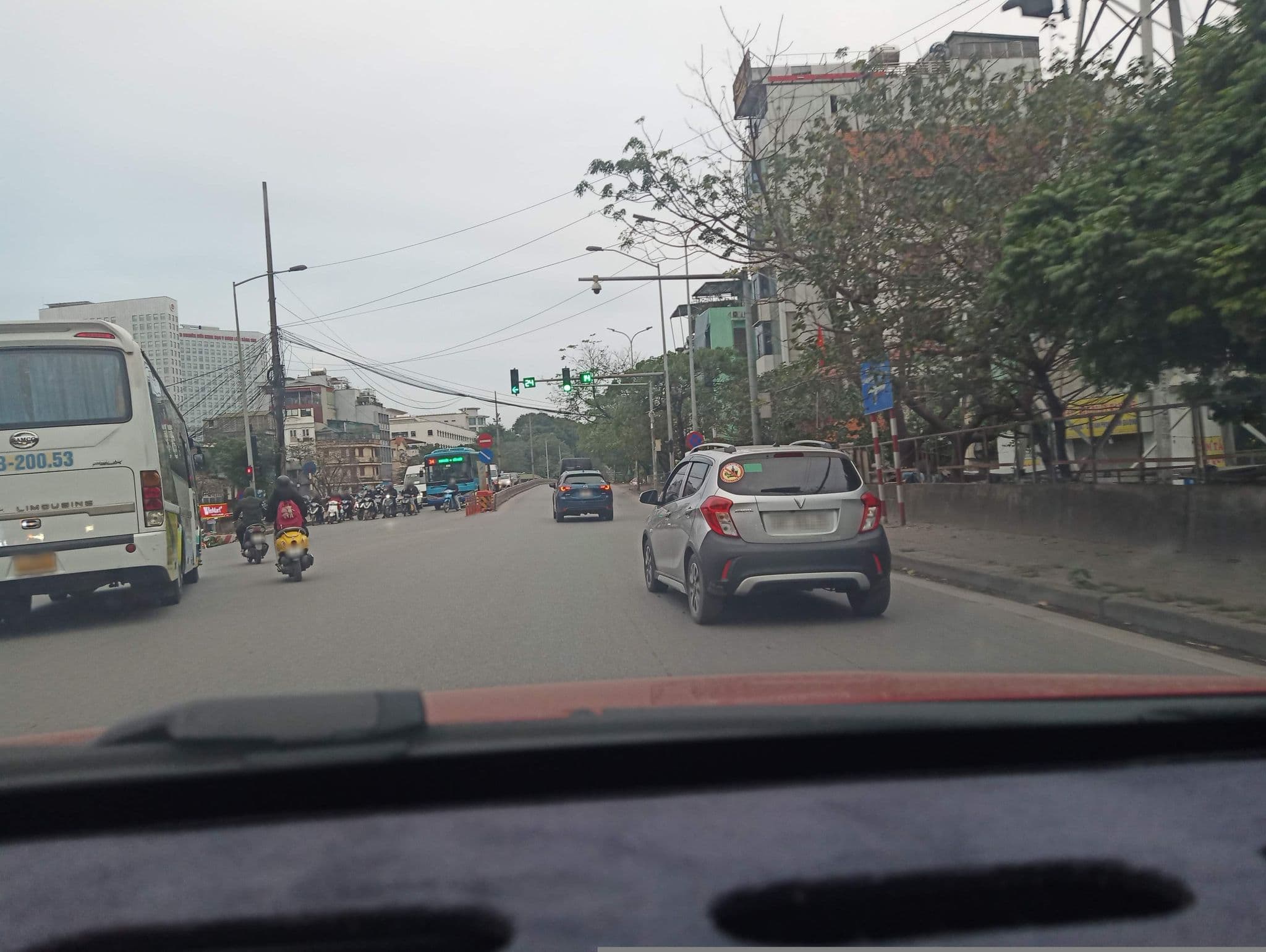 Street view near Đặng Anh Hotel, Nguyễn Du — © hn_front_1 (CC BY-SA · Mapillary)