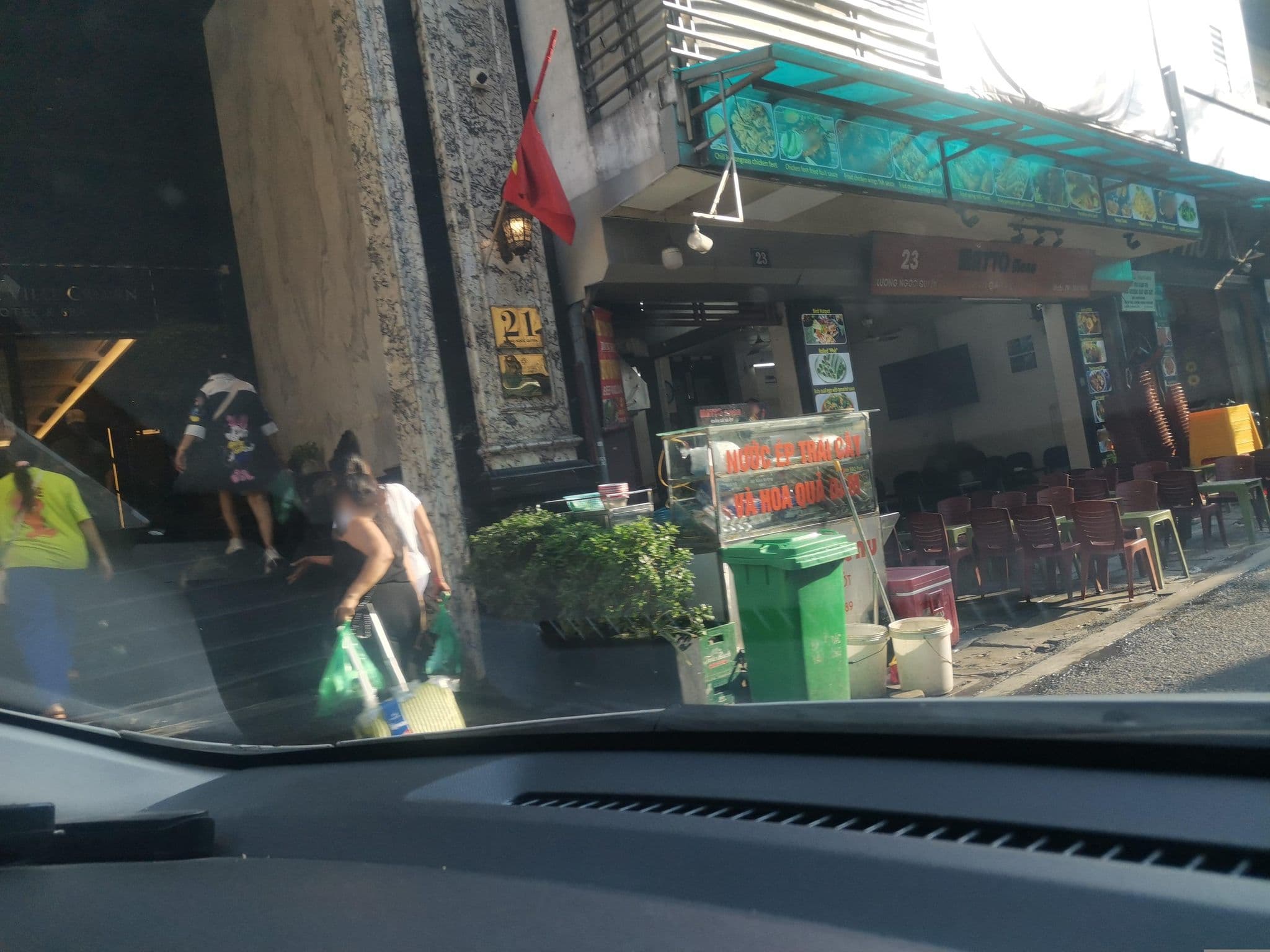 Street view near May De Ville Premier, Hoàn Kiếm — © hn_left_2 (CC BY-SA · Mapillary)