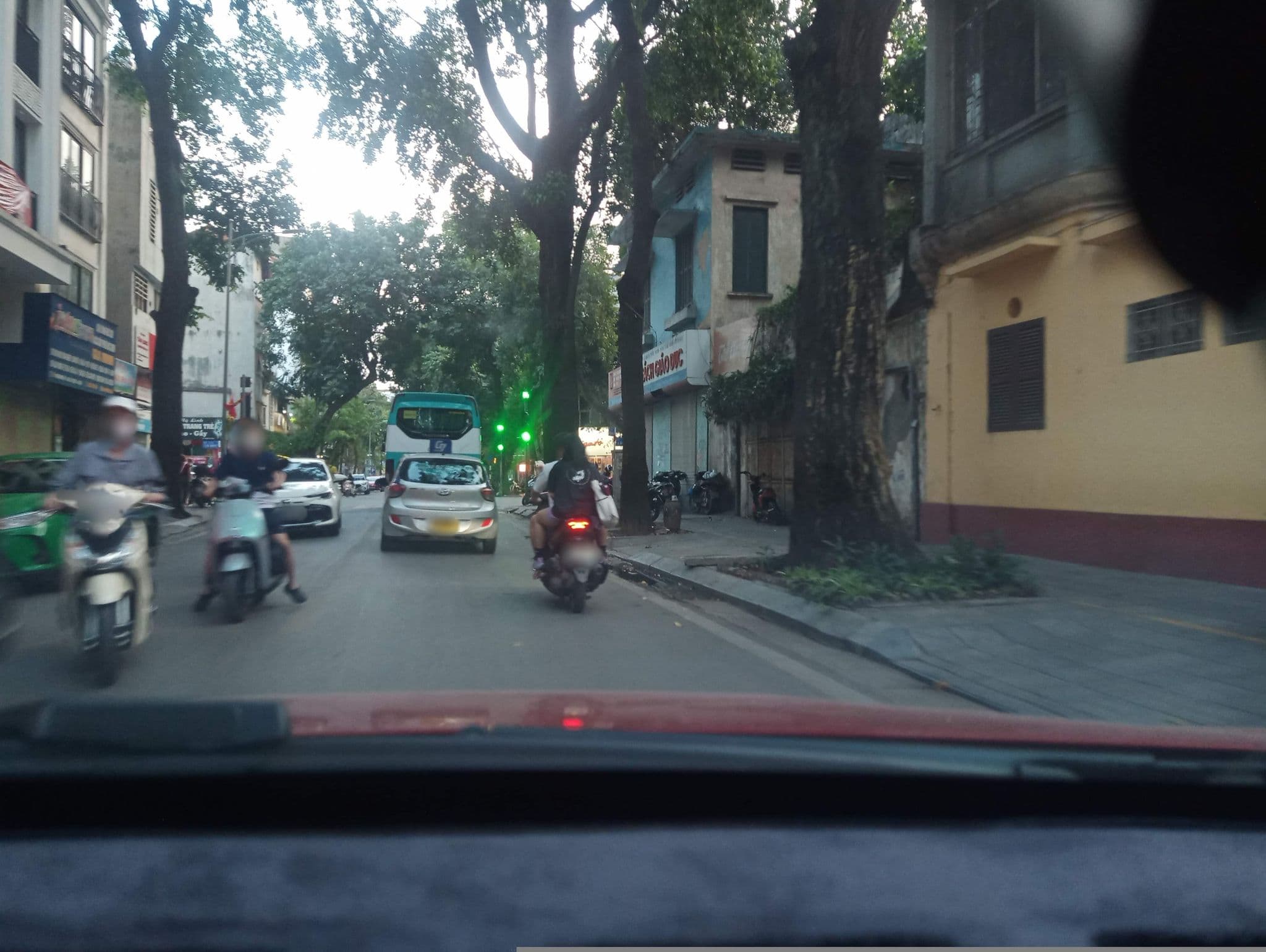 Street view near Sunview Hotel Hanoi, Nguyễn Du — © hn_front_1 (CC BY-SA · Mapillary)