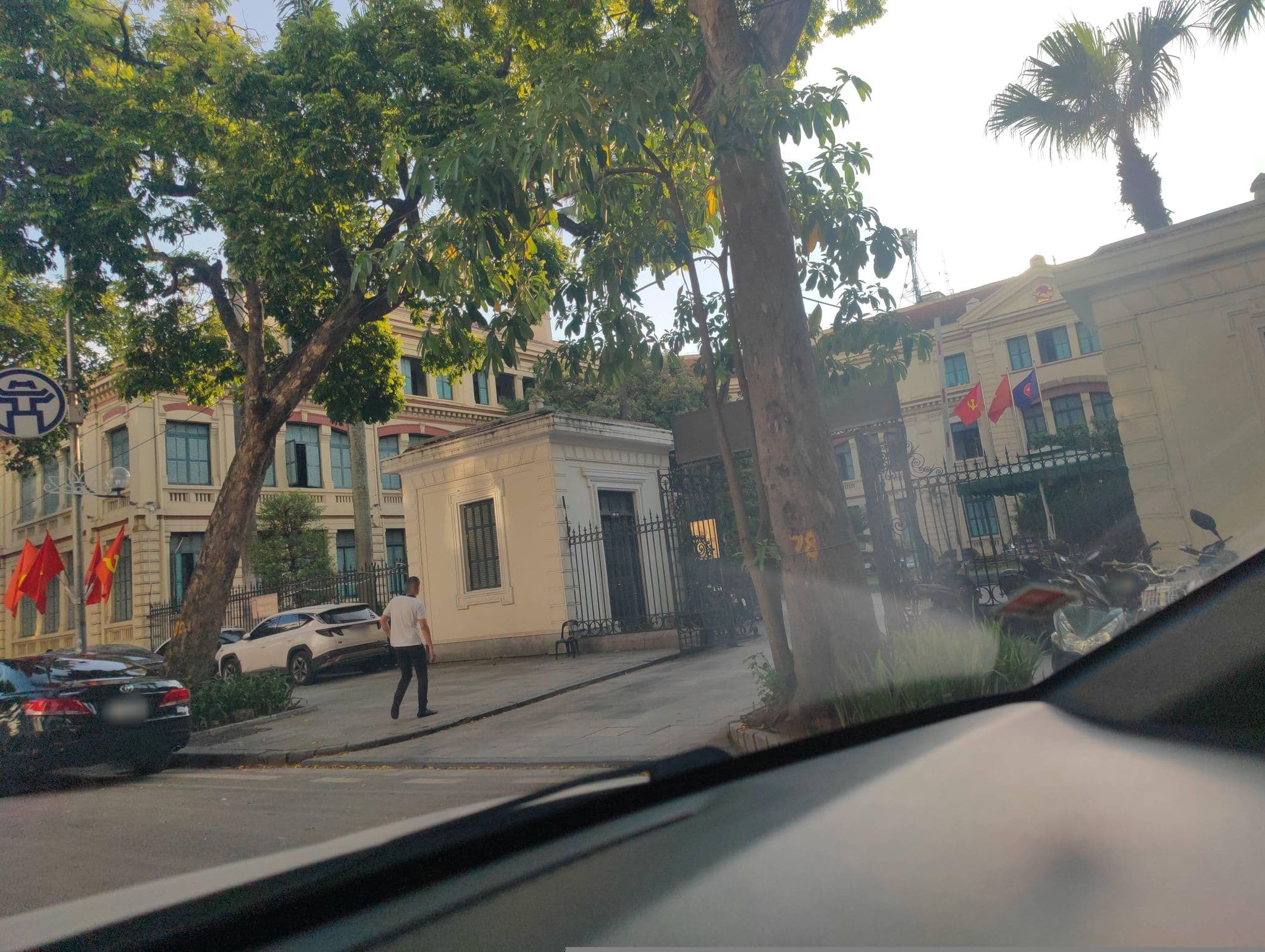 Street view near Sofitel Christmas Market, Hoàn Kiếm — © hn_right_2 (CC BY-SA · Mapillary)