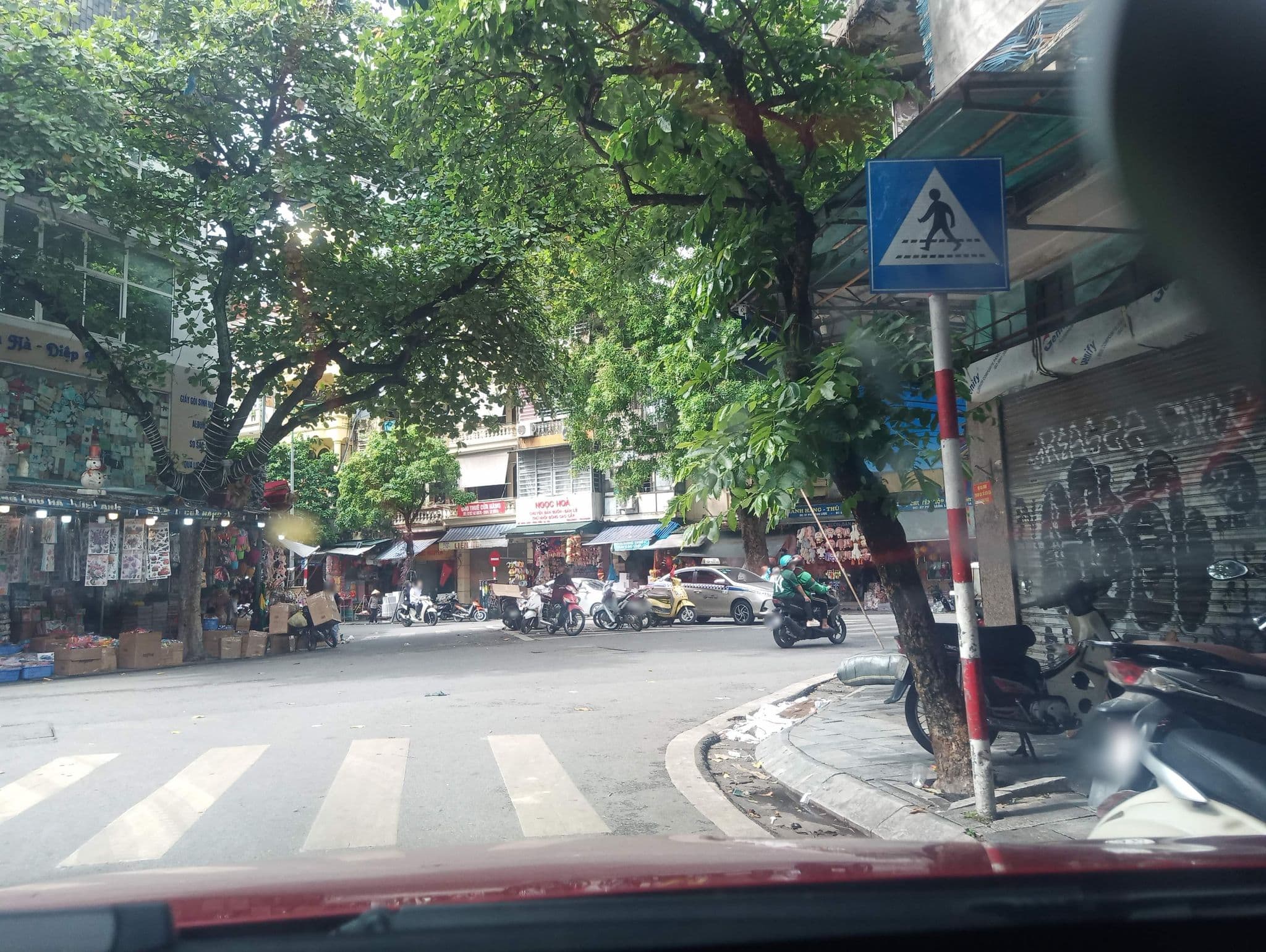 Street view near MayFlower Hotel, Hoàn Kiếm — © hn_front_1 (CC BY-SA · Mapillary)
