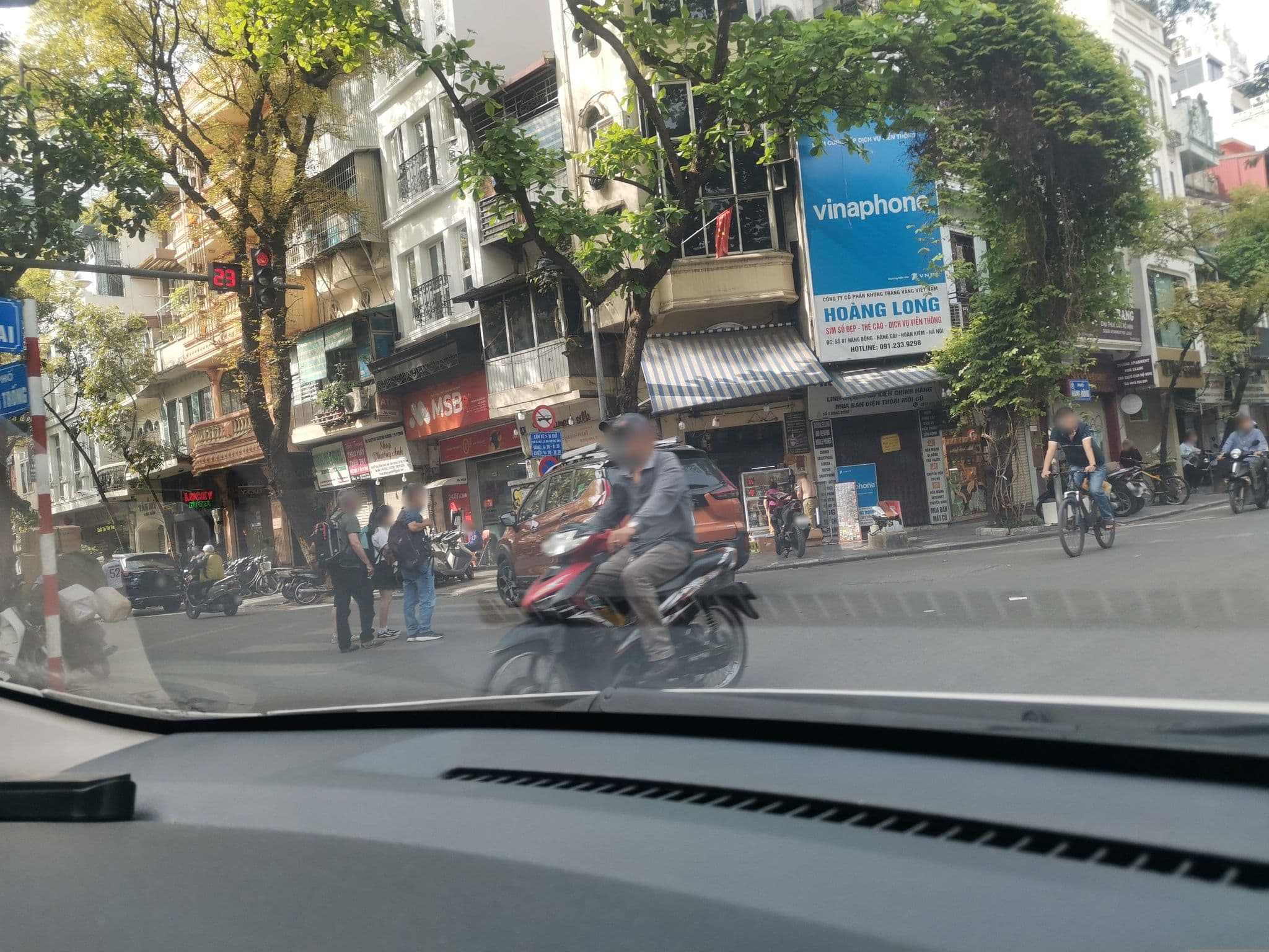 Street view near Shining Suites Hotel, Hoàn Kiếm — © hn_left_2 (CC BY-SA · Mapillary)