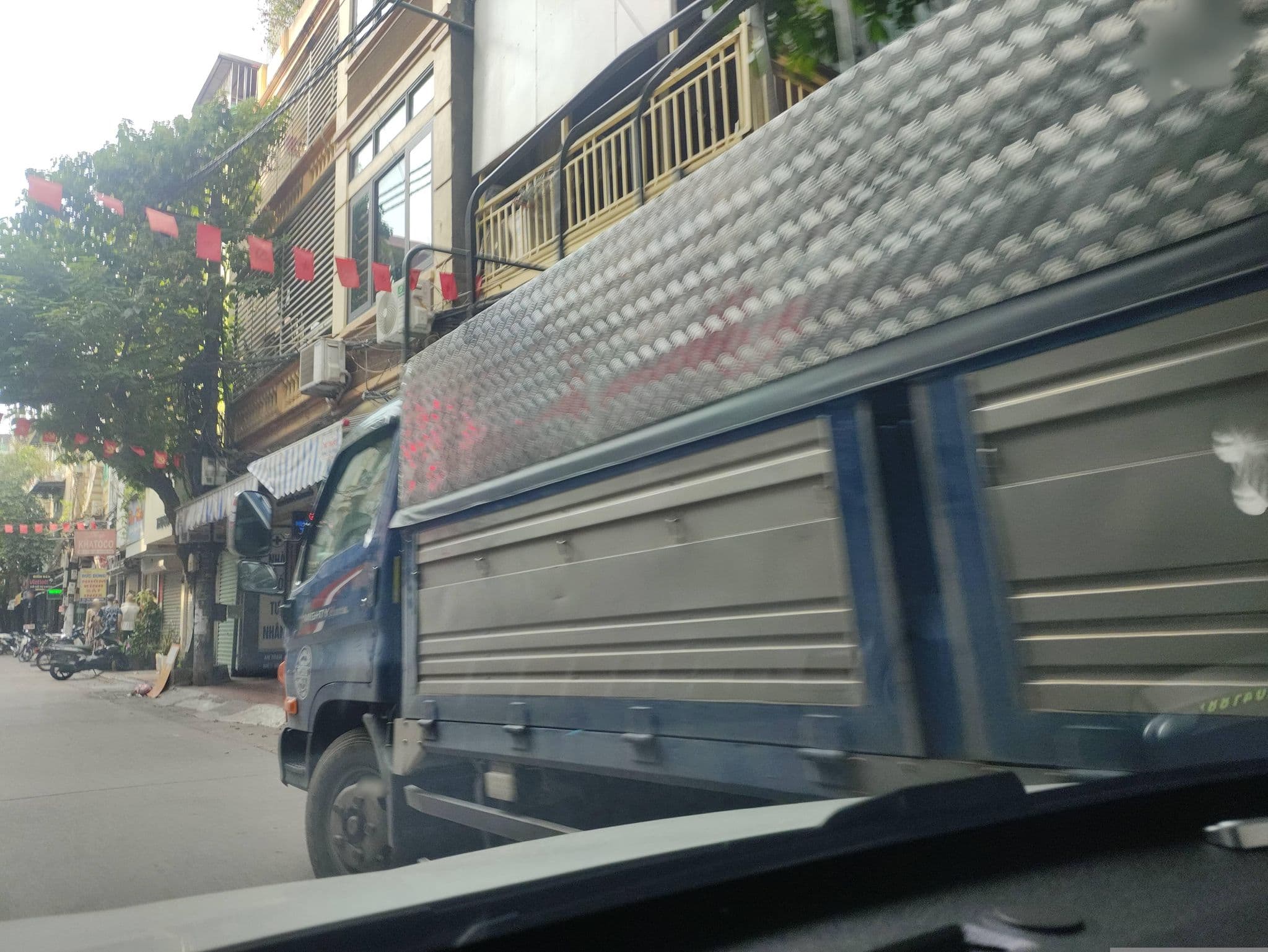 Street view near Oasis Massage 77 Cầu Đất, Cửa Nam — © hn_right_1 (CC BY-SA · Mapillary)