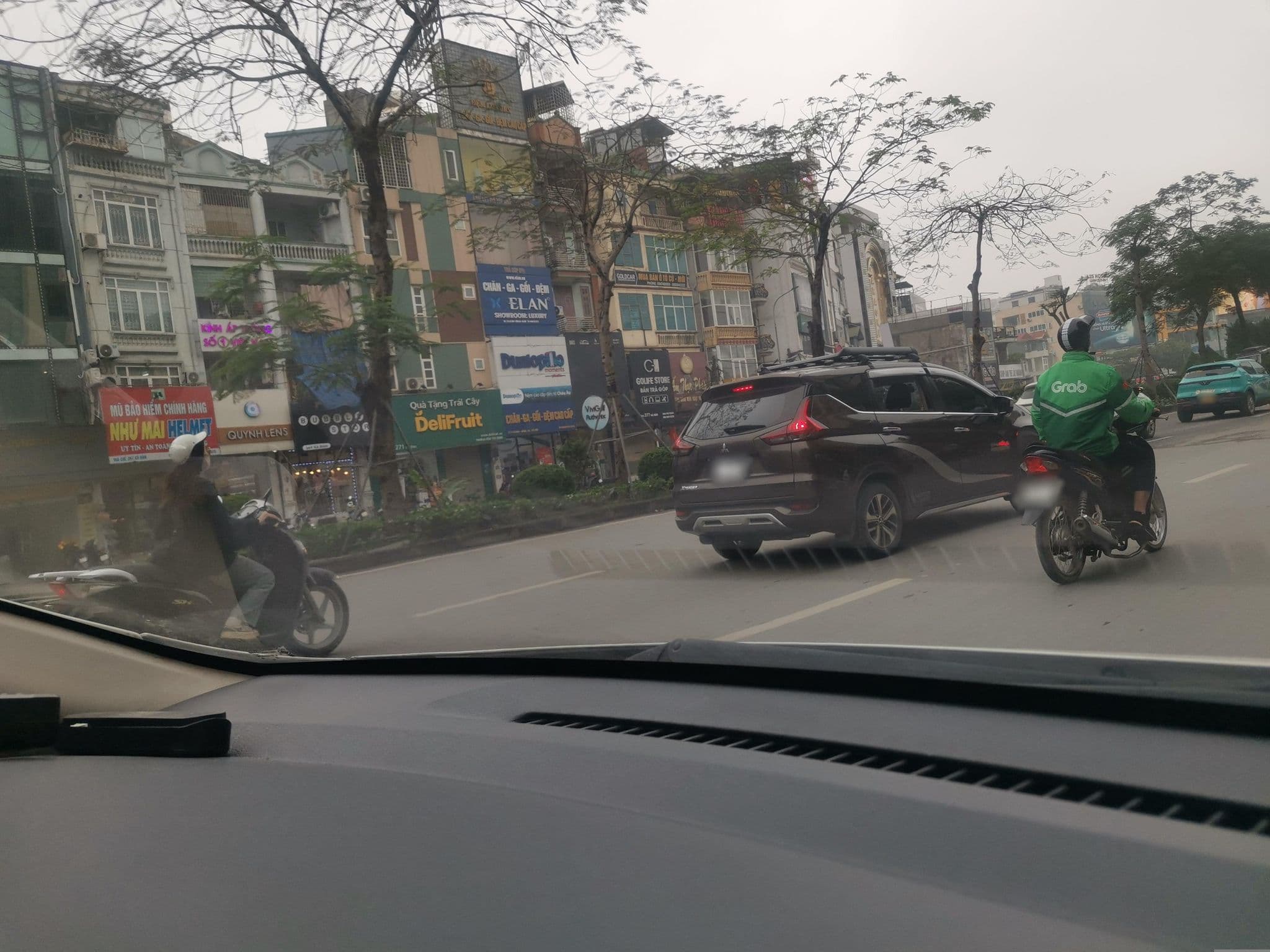 Street view near SaiGon Sun 2 Hotel, Đống Đa — © hn_left_2 (CC BY-SA · Mapillary)