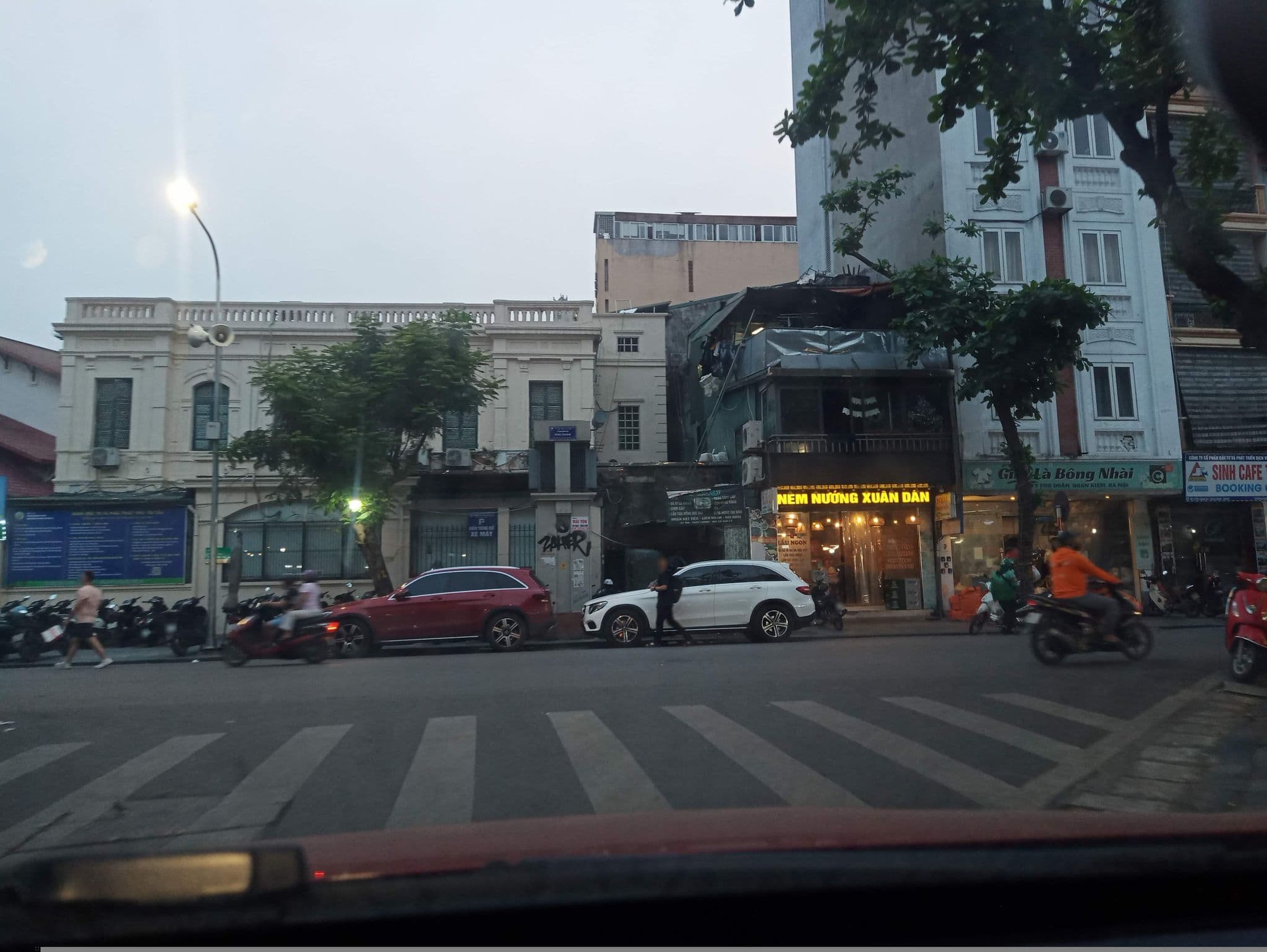 Street view near Hanoi Luxury Hotel, Hoàn Kiếm — © hn_front_1 (CC BY-SA · Mapillary)