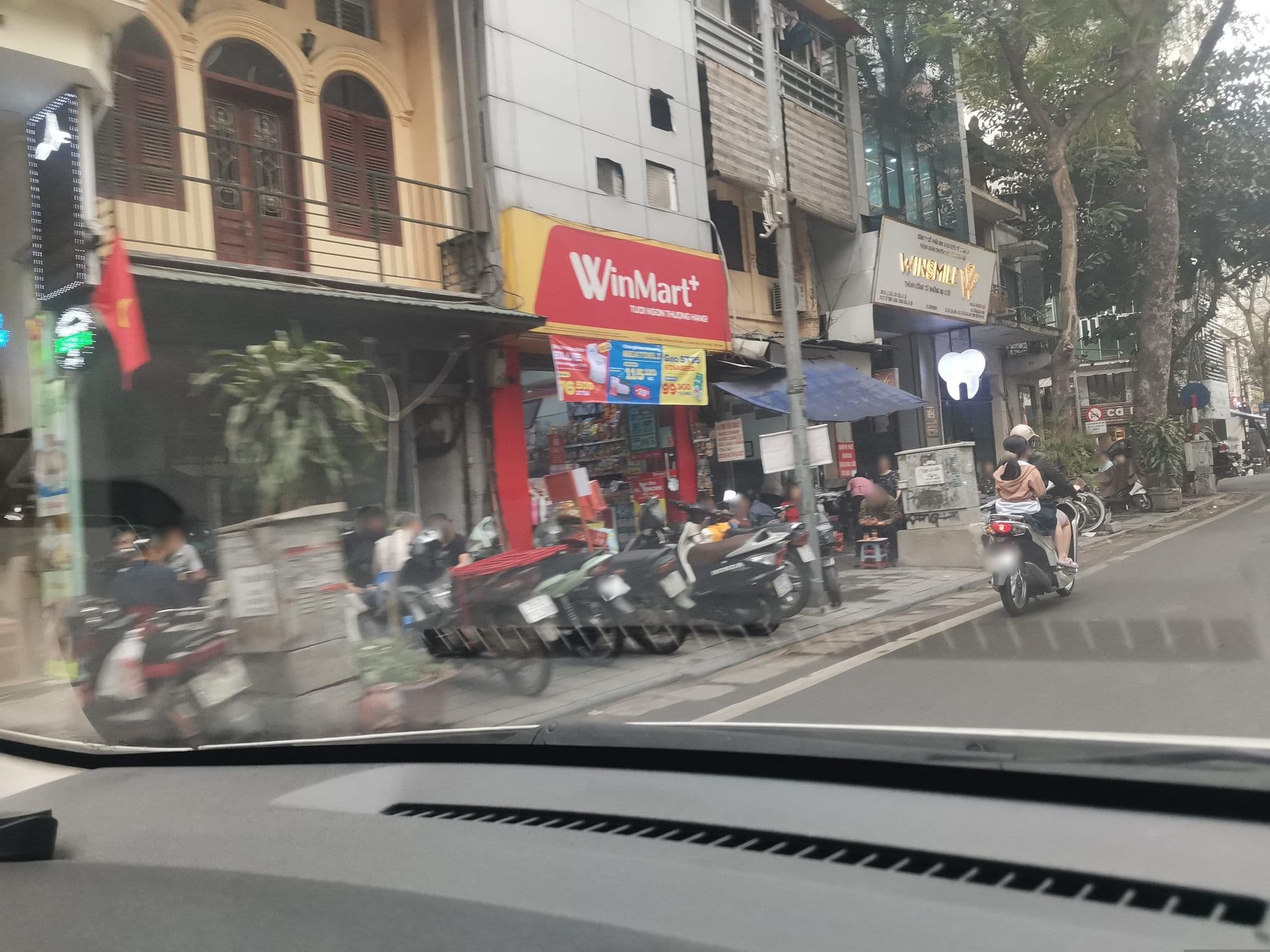 Street view near Hanoi Aria Central Hotel & Spa, Hanoi — © hn_left_2 (CC BY-SA · Mapillary)