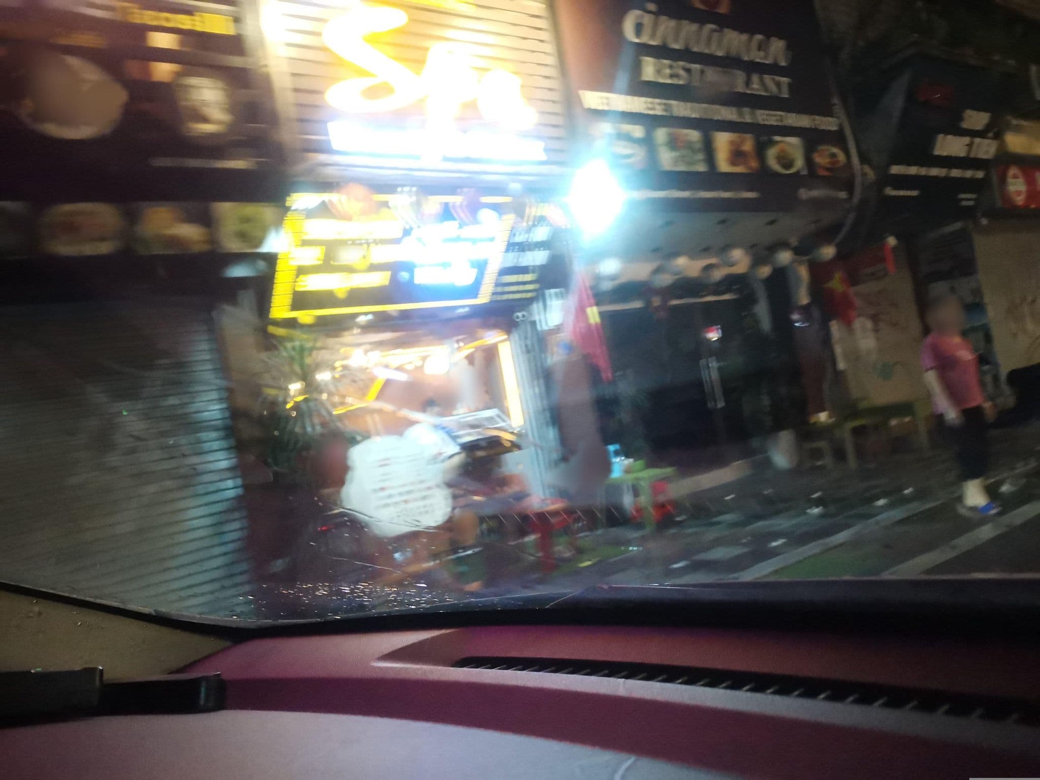 Street view near BB´S HUT, Hoàn Kiếm — © hn_left_2 (CC BY-SA · Mapillary)