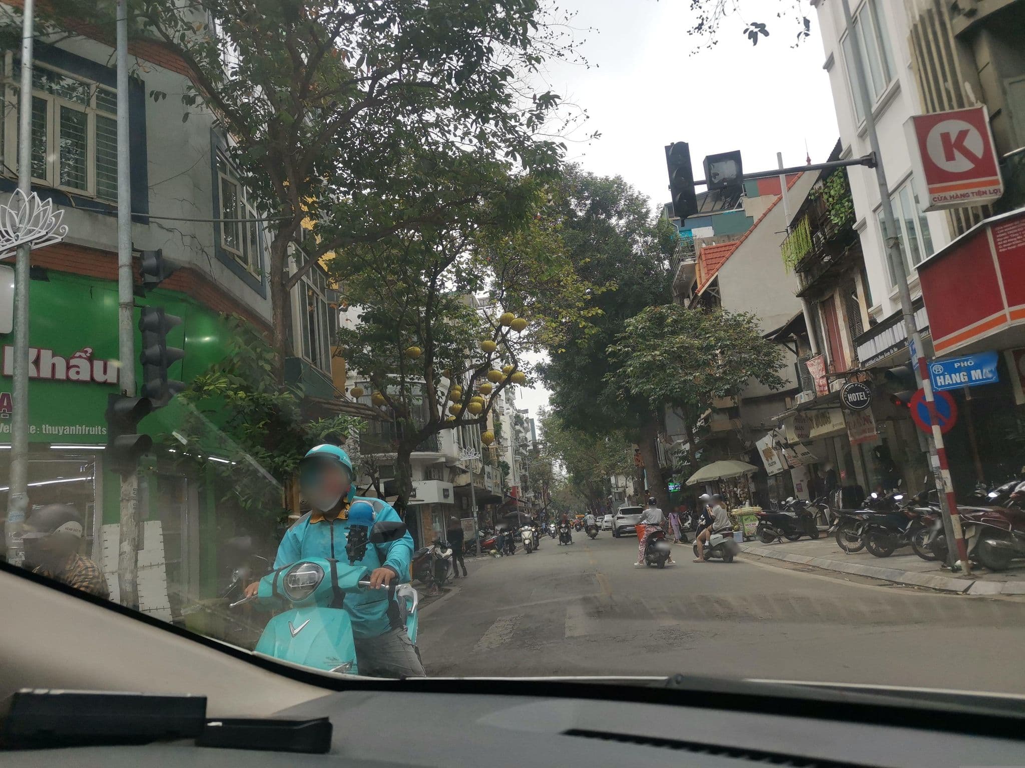 Street view near Hanoi Moonlight Hotel, Hoàn Kiếm — © hn_left_2 (CC BY-SA · Mapillary)