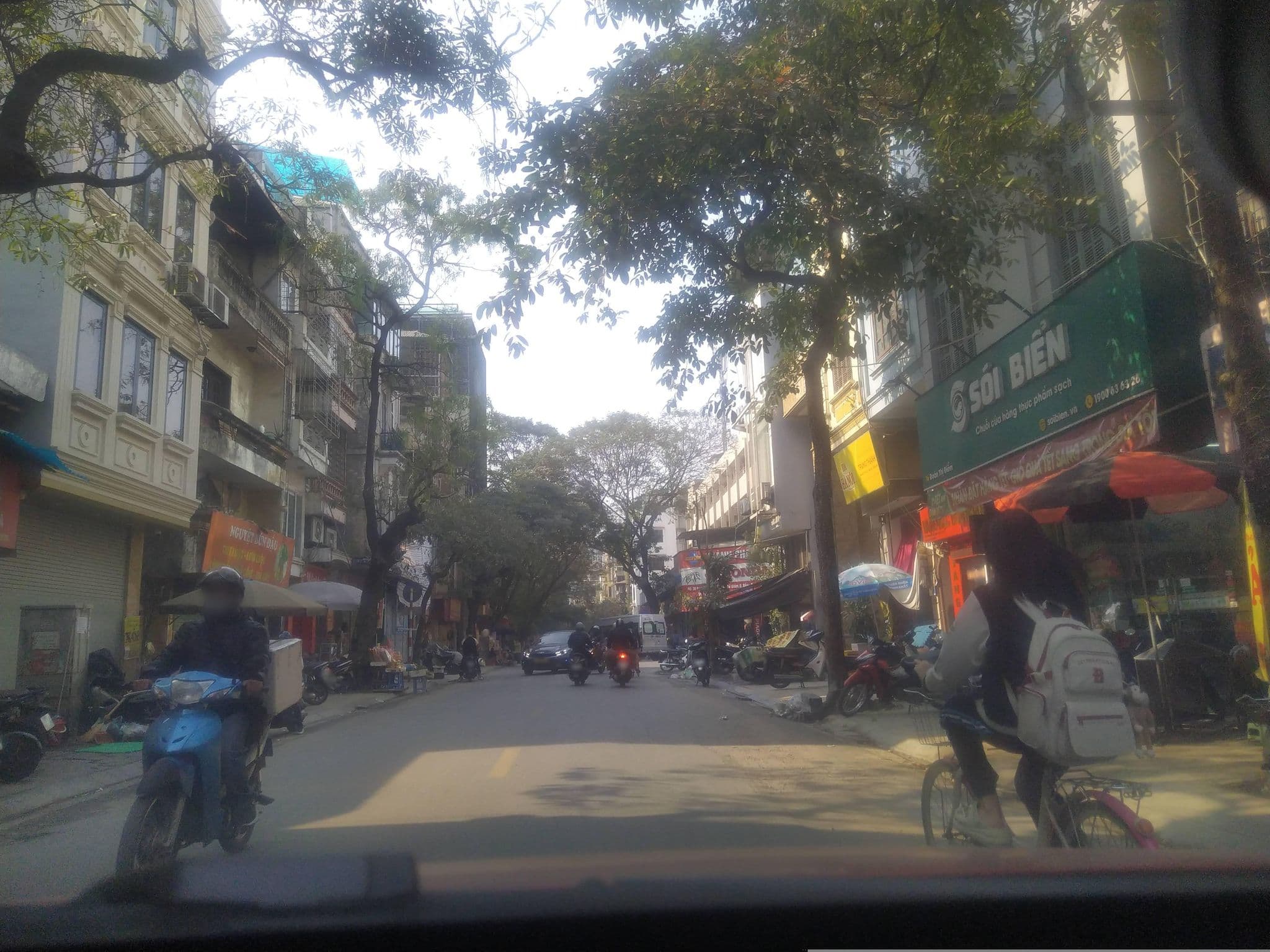 Street view near Kim Anh Hotel, Yên Phụ — © hn_front_1 (CC BY-SA · Mapillary)