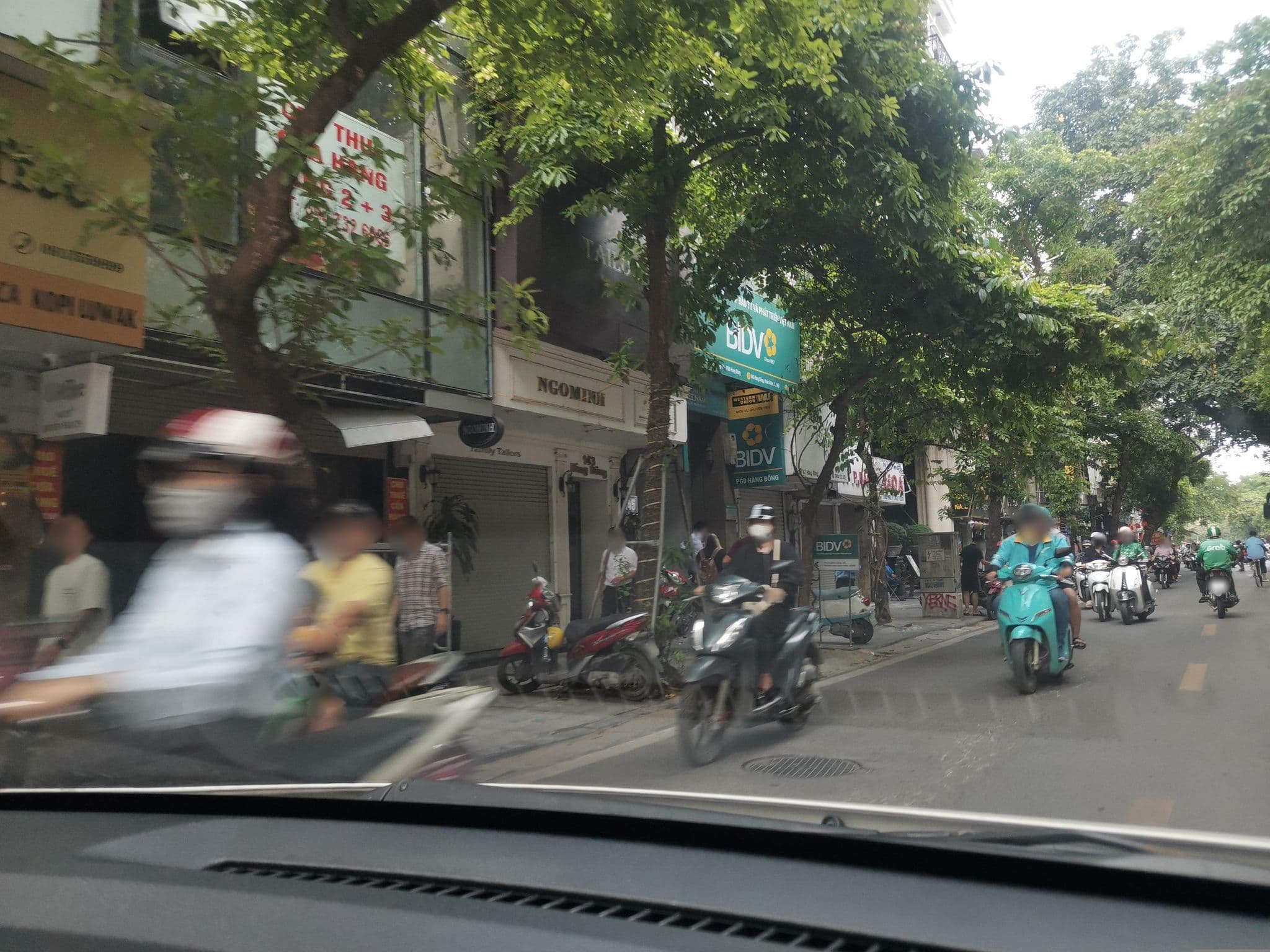 Street view near Golden Luxury Hostel, Hoàn Kiếm — © hn_left_2 (CC BY-SA · Mapillary)