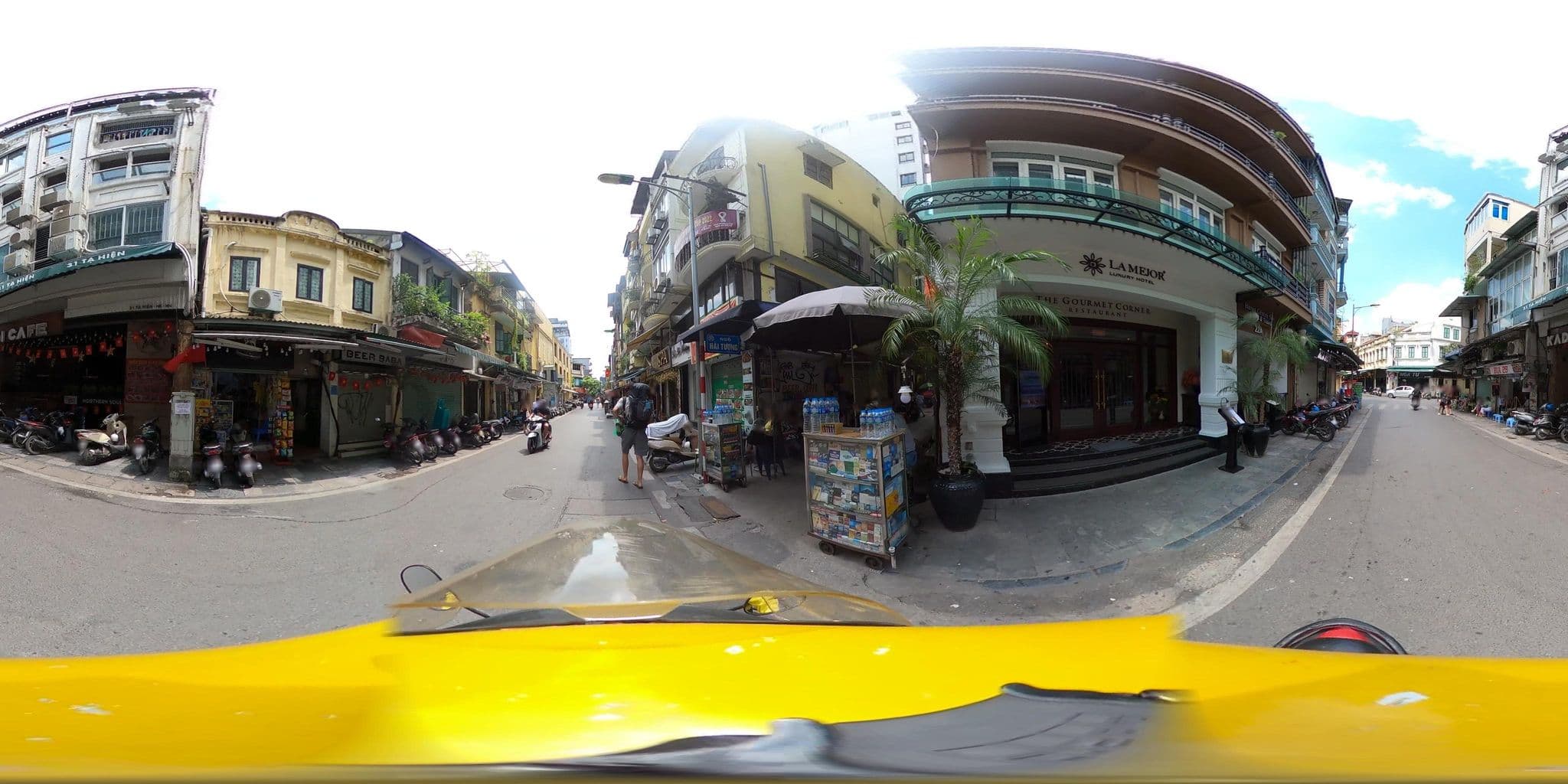 Street view near Hotel Du Centre Ville, Hoàn Kiếm — © bemaps_hn_kien (CC BY-SA · Mapillary)