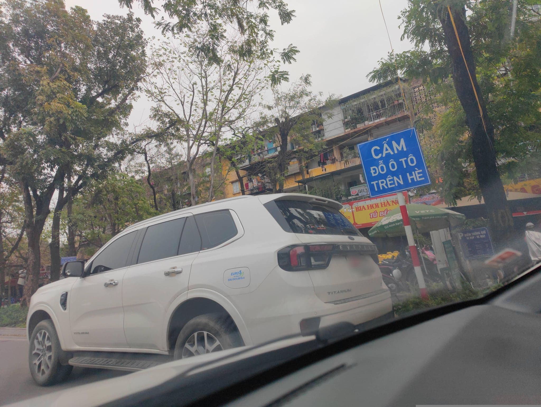 Street view near Quán Khách, Đống Đa — © hn_right_2 (CC BY-SA · Mapillary)