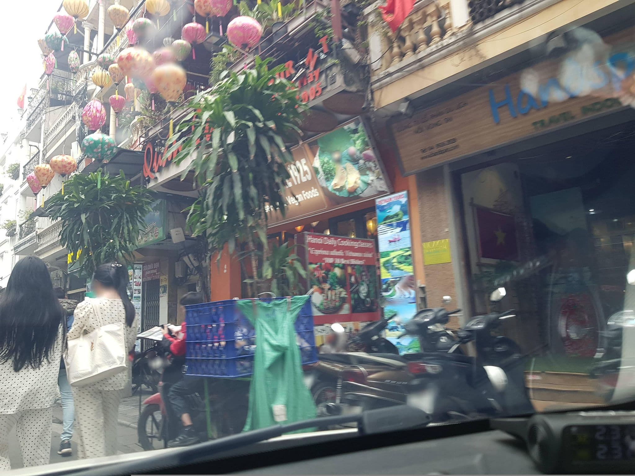 Street view near Minh Nam Hostel, Hoàn Kiếm — © hn_right_1 (CC BY-SA · Mapillary)