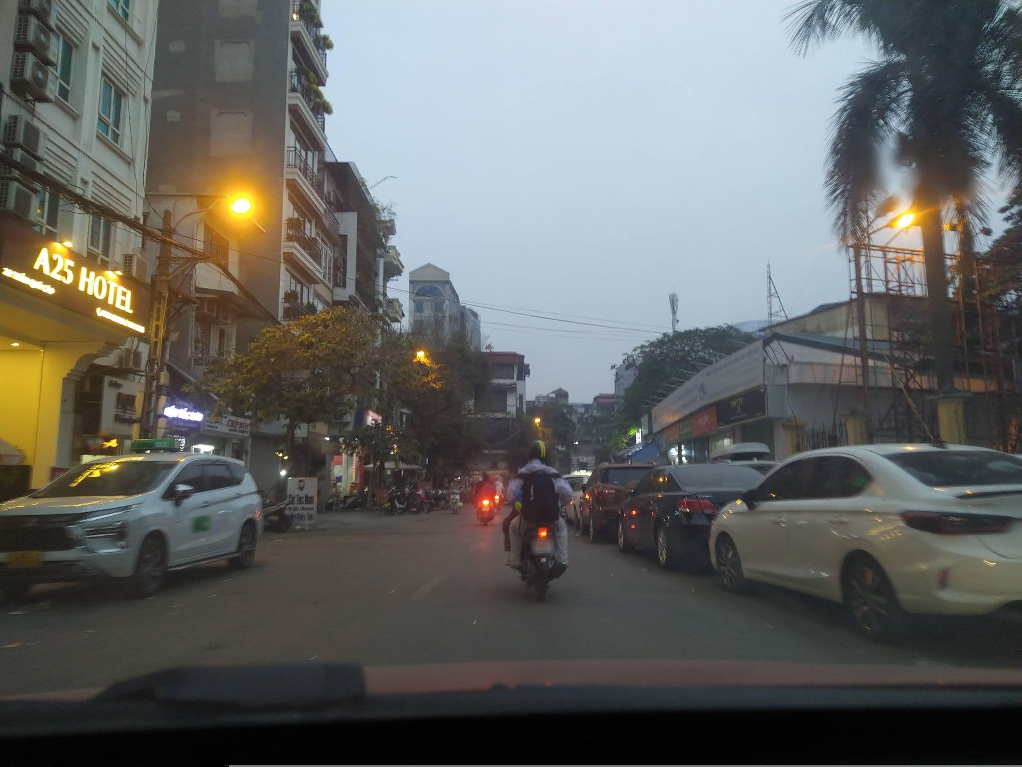 Street view near Newmoon Hotel, Hanoi — © hn_front_1 (CC BY-SA · Mapillary)