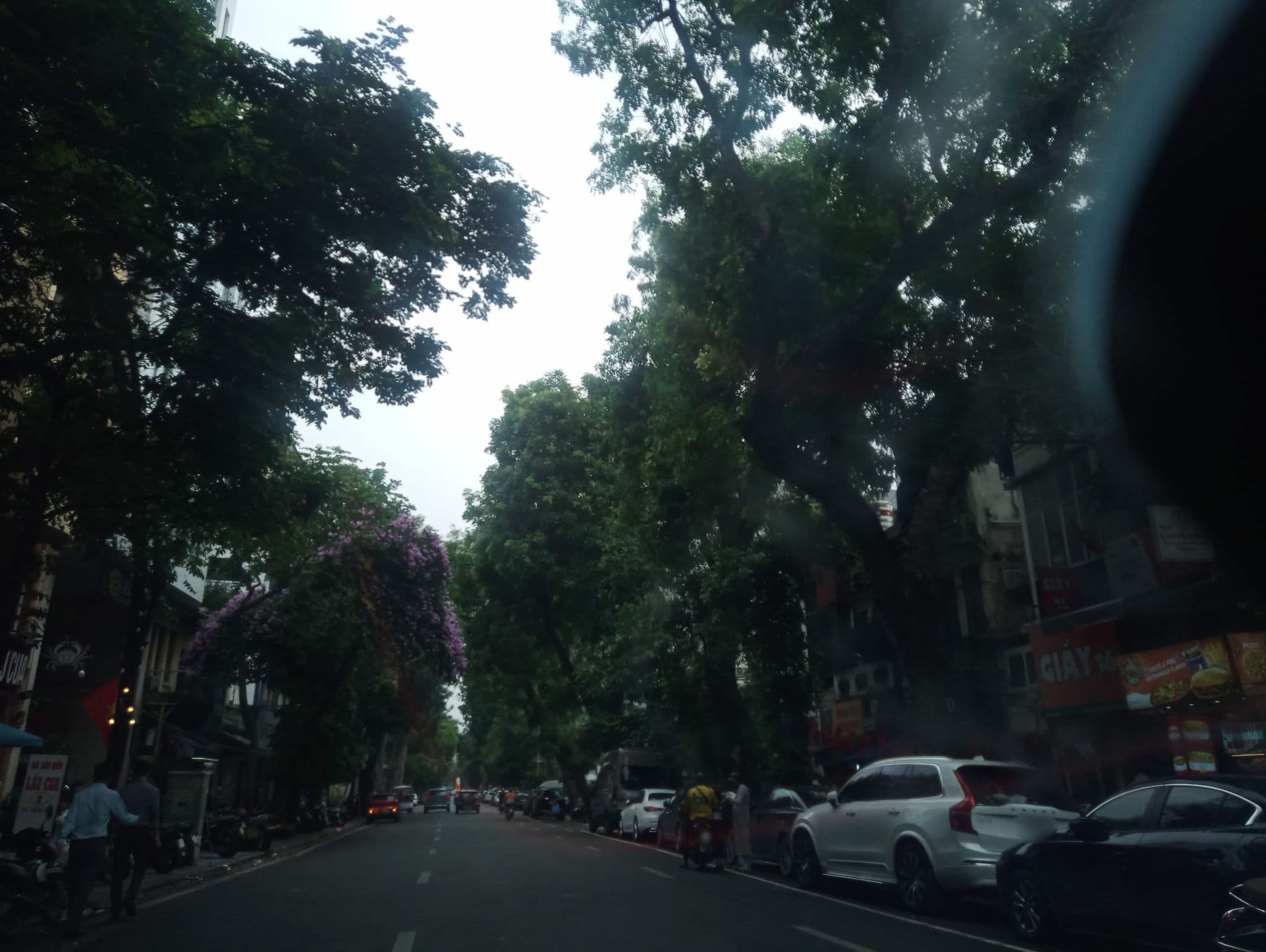 Street view near King Ly Hotel, Hoàn Kiếm — © hn_front_1 (CC BY-SA · Mapillary)